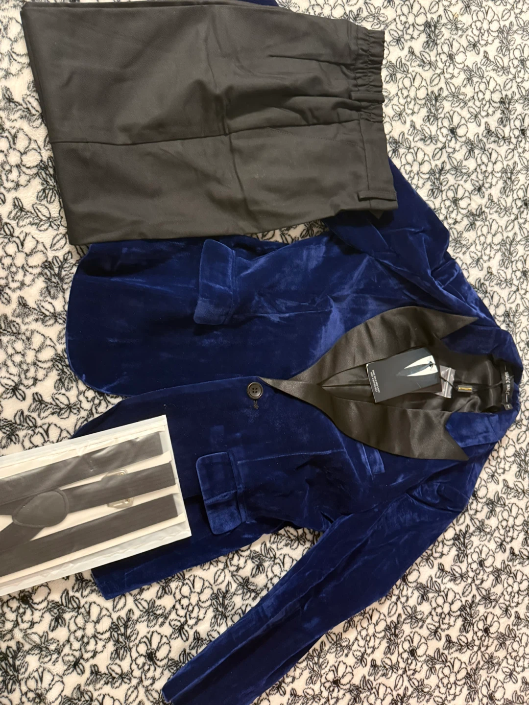Kids Mage Male Blue Velvet Blazer Set with Suspenders - Size 7