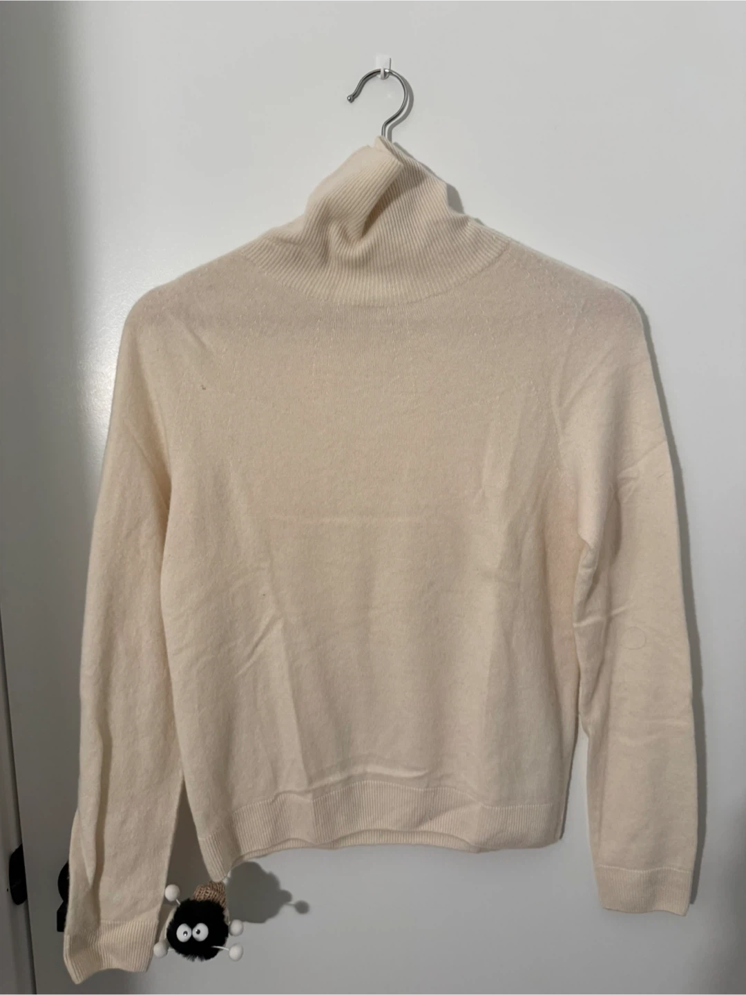 UNIQLO Cream Turtleneck Sweater