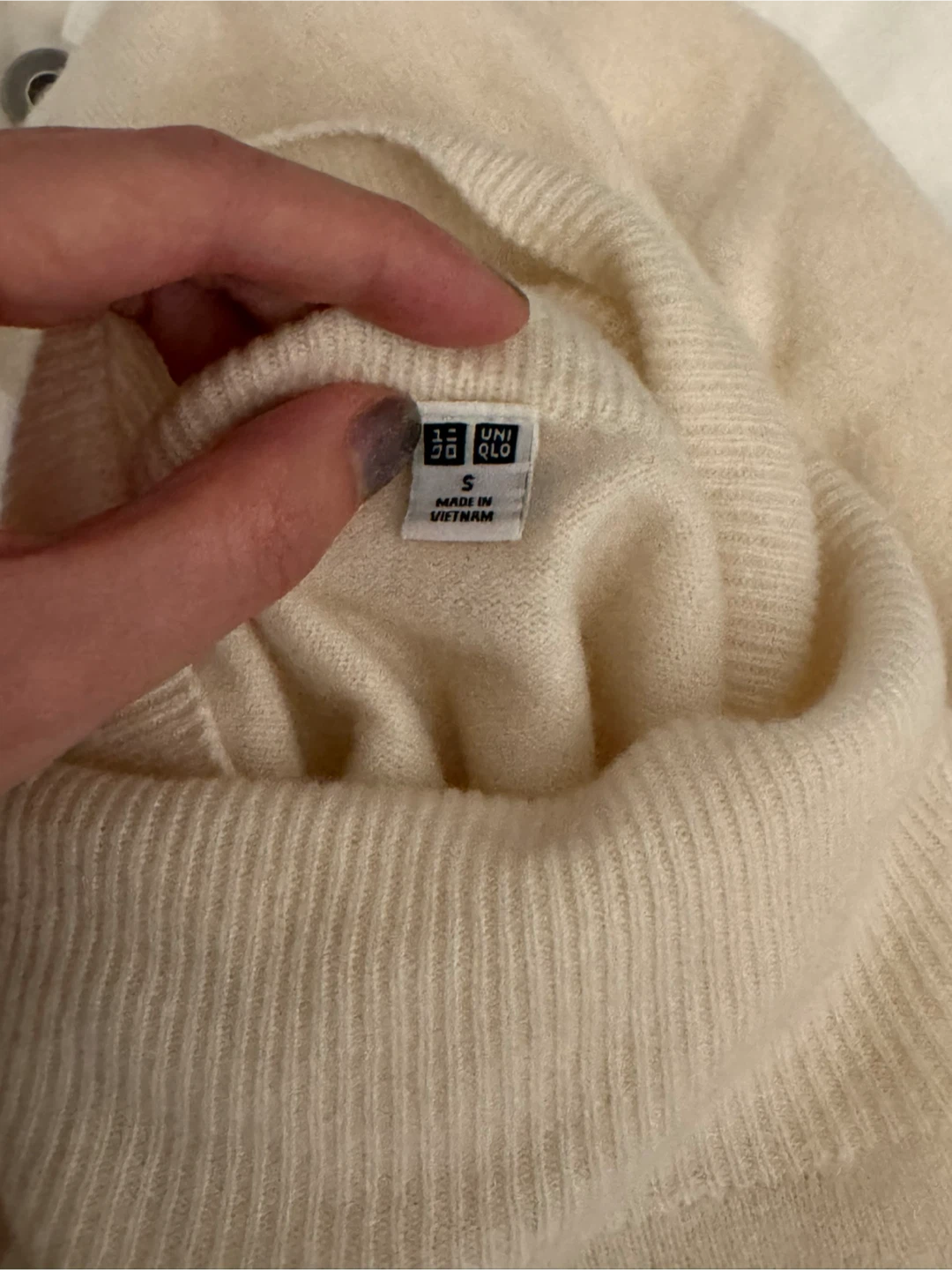 UNIQLO Cream Turtleneck Sweater - photo 3