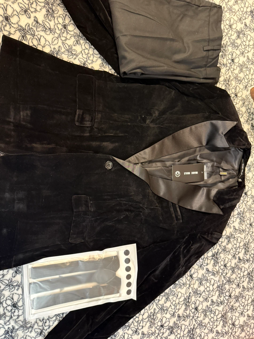 Kids Mage Male Black Velvet 3-Piece Suit with Suspenders Size 14