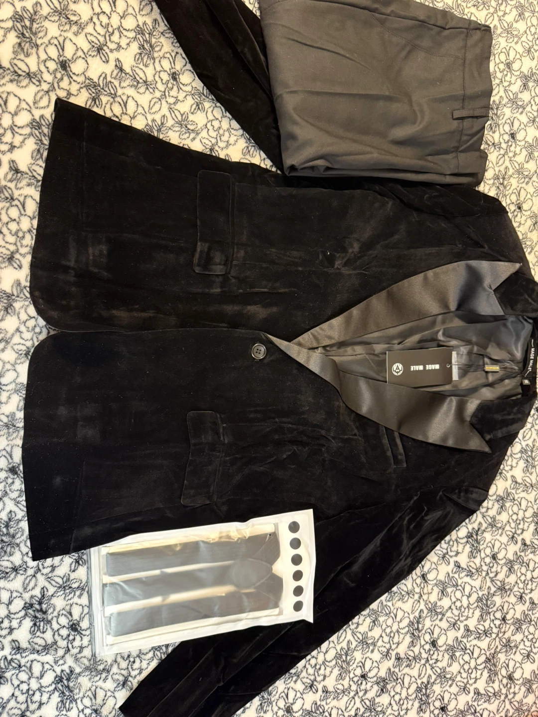 Kids Mage Male Black Velvet 3-Piece Suit with Suspenders Size 14 - photo 4