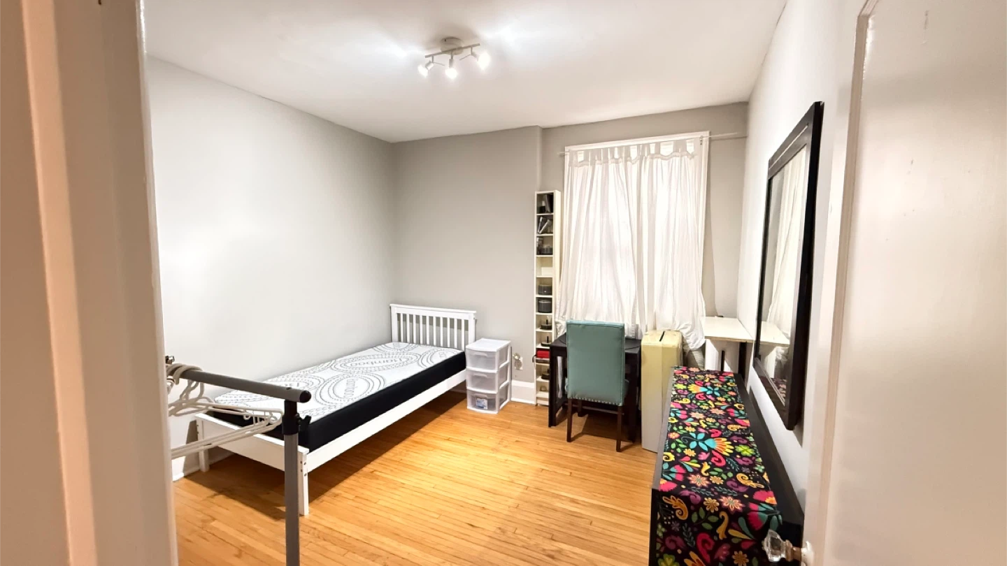 furnished room immediate occupancy all included + parking