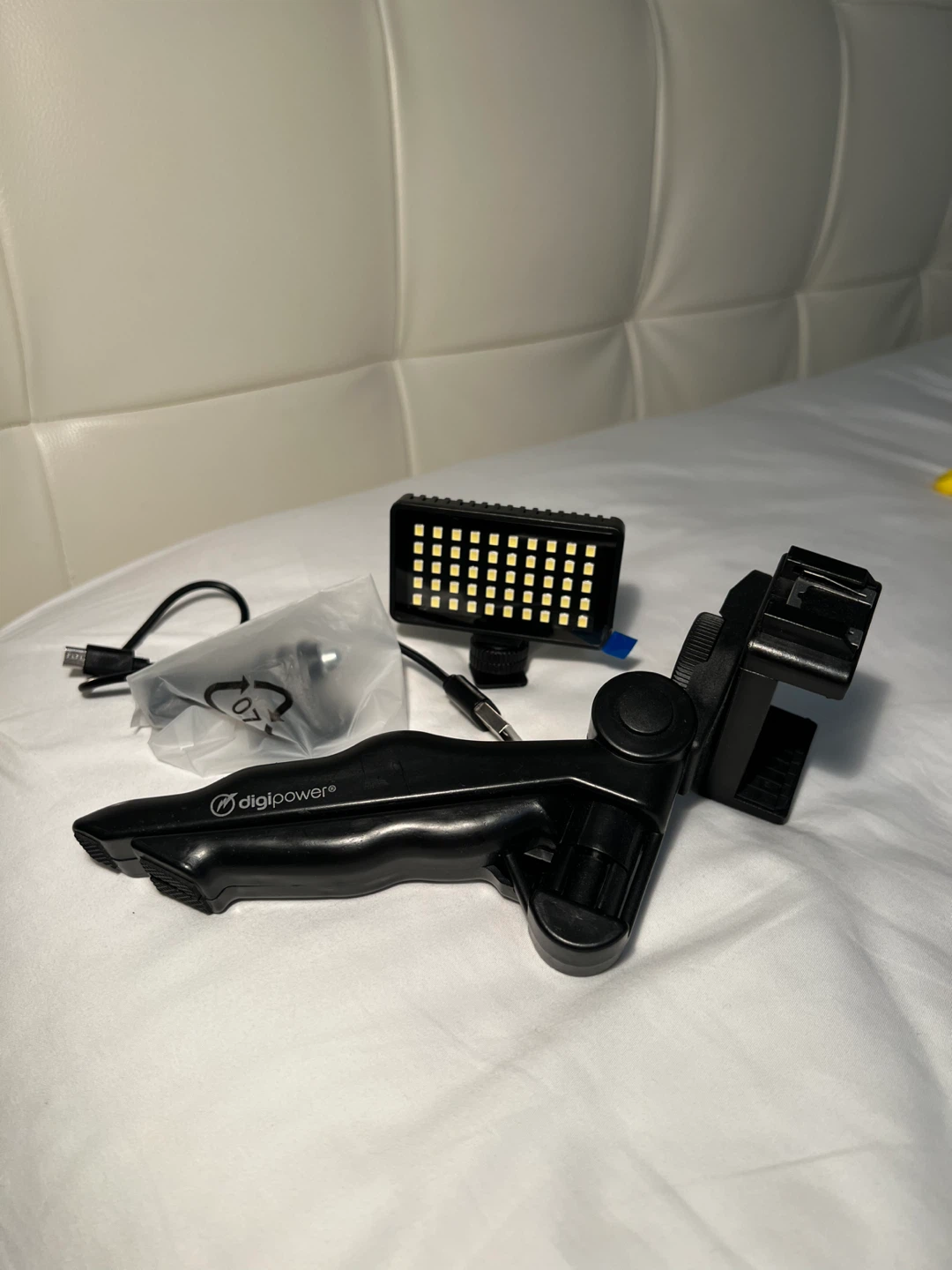 DigiPower Mini LED Light & Tripod Kit - photo 2
