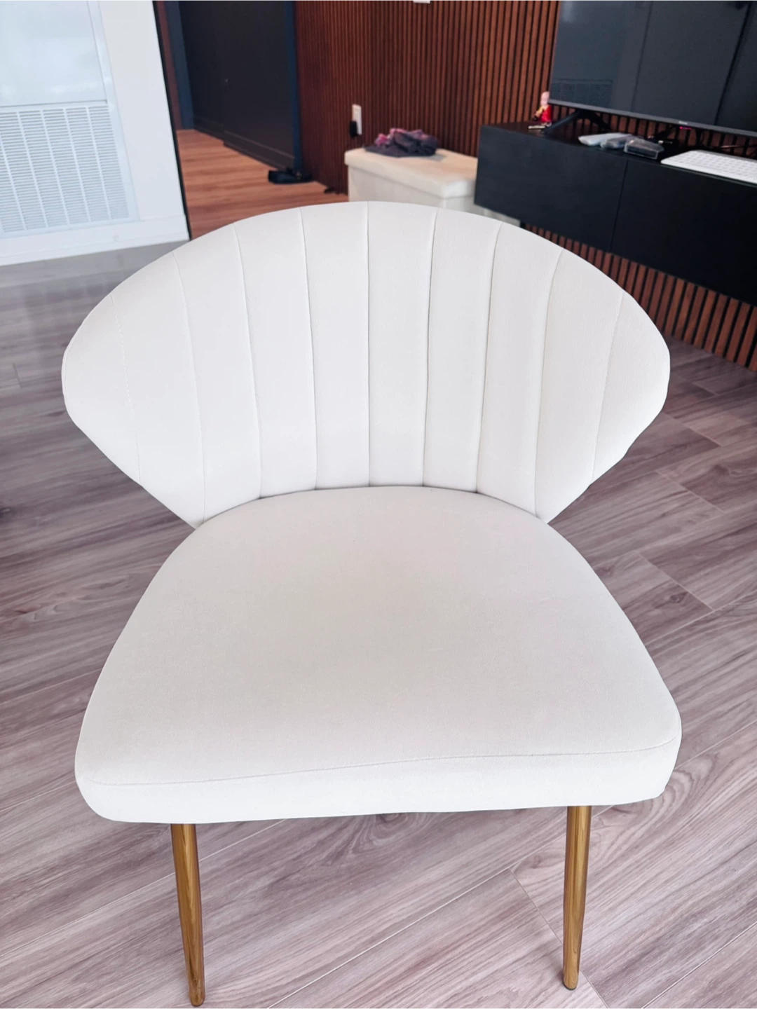Euclid 29"H Modern Velvet Accent Chair with Tufted Back. - photo 3