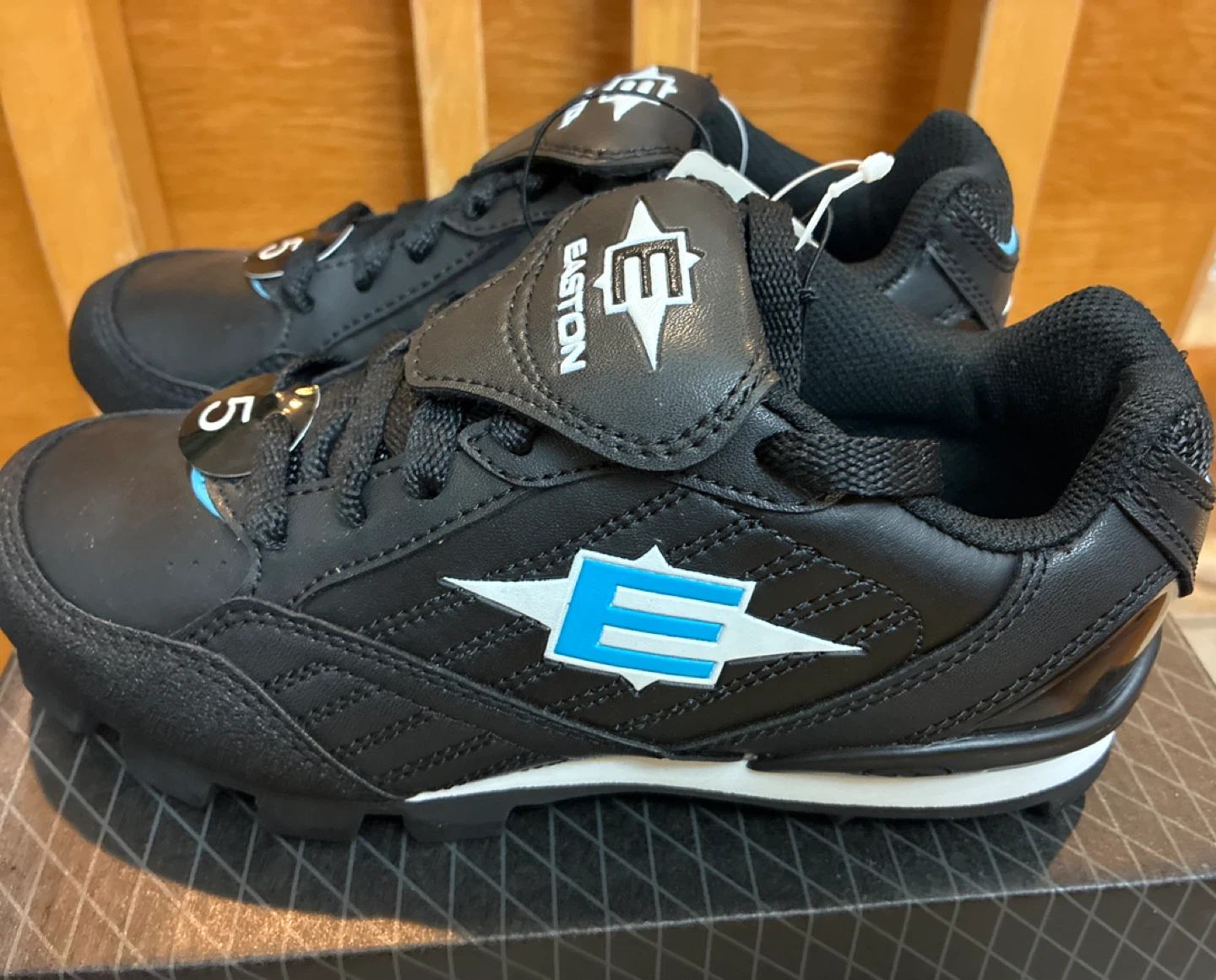 New in box Easton Black Baseball Cleats - Women's Size 5 - photo 3