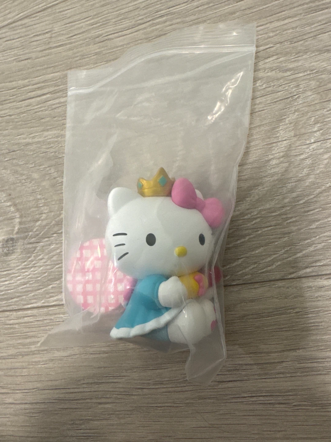 Hello Kitty Sweet Kiss Figure