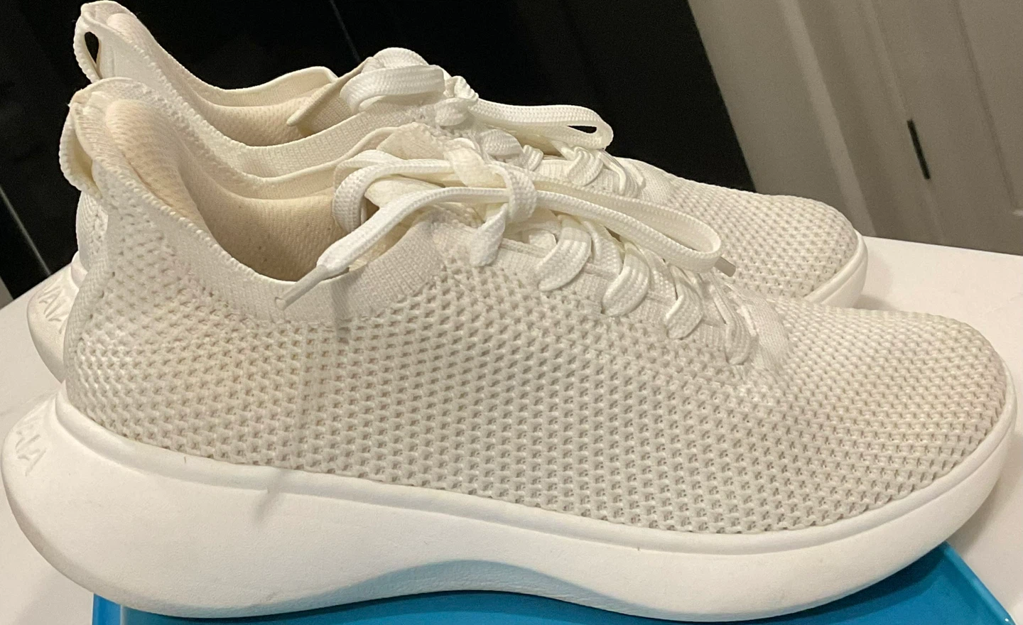 VIVAIA White Knit Sneakers US W 6.5 EU 37