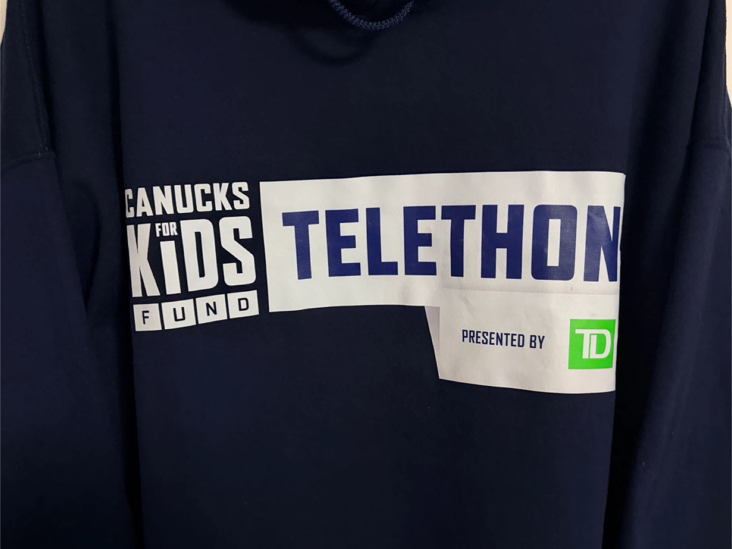 New Vancouver Canucks Kids Fund Telethon Hoodie Size 2XL XXL - photo 2
