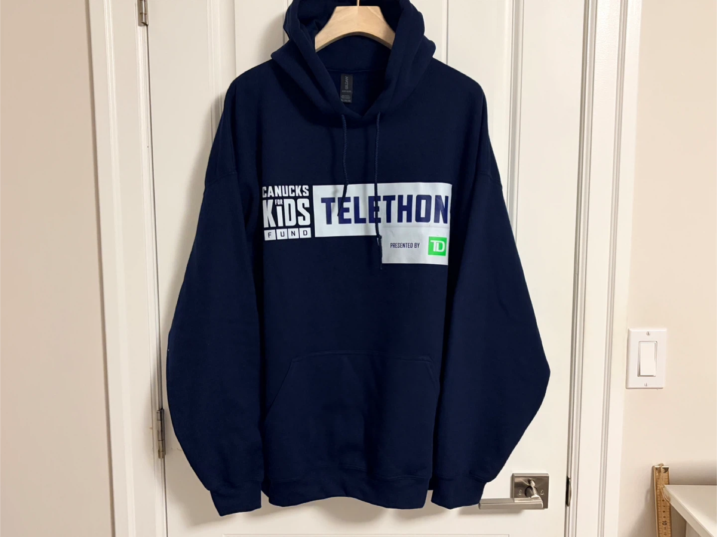 New Vancouver Canucks Kids Fund Telethon Hoodie Size 2XL XXL