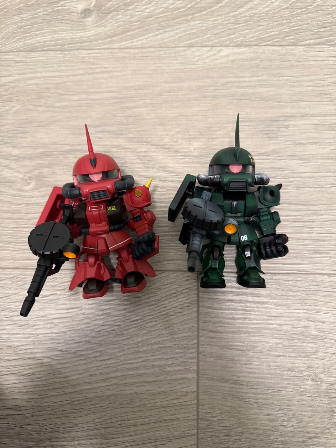 Gundam SD/EX-Standard Zaku II Set (Red & Green) - photo 2