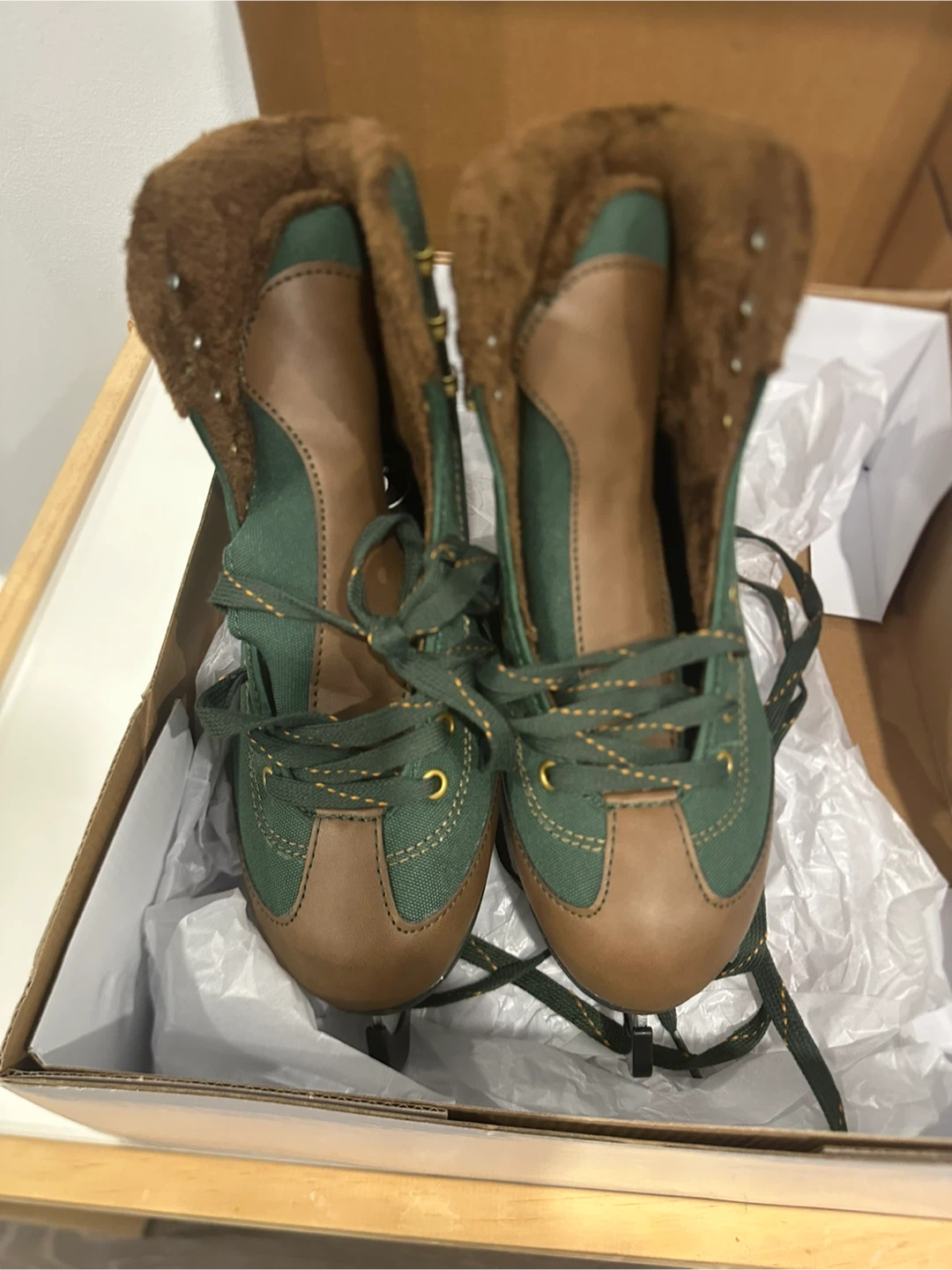 NEW Women's Figure Skates- Size 6 - photo 4