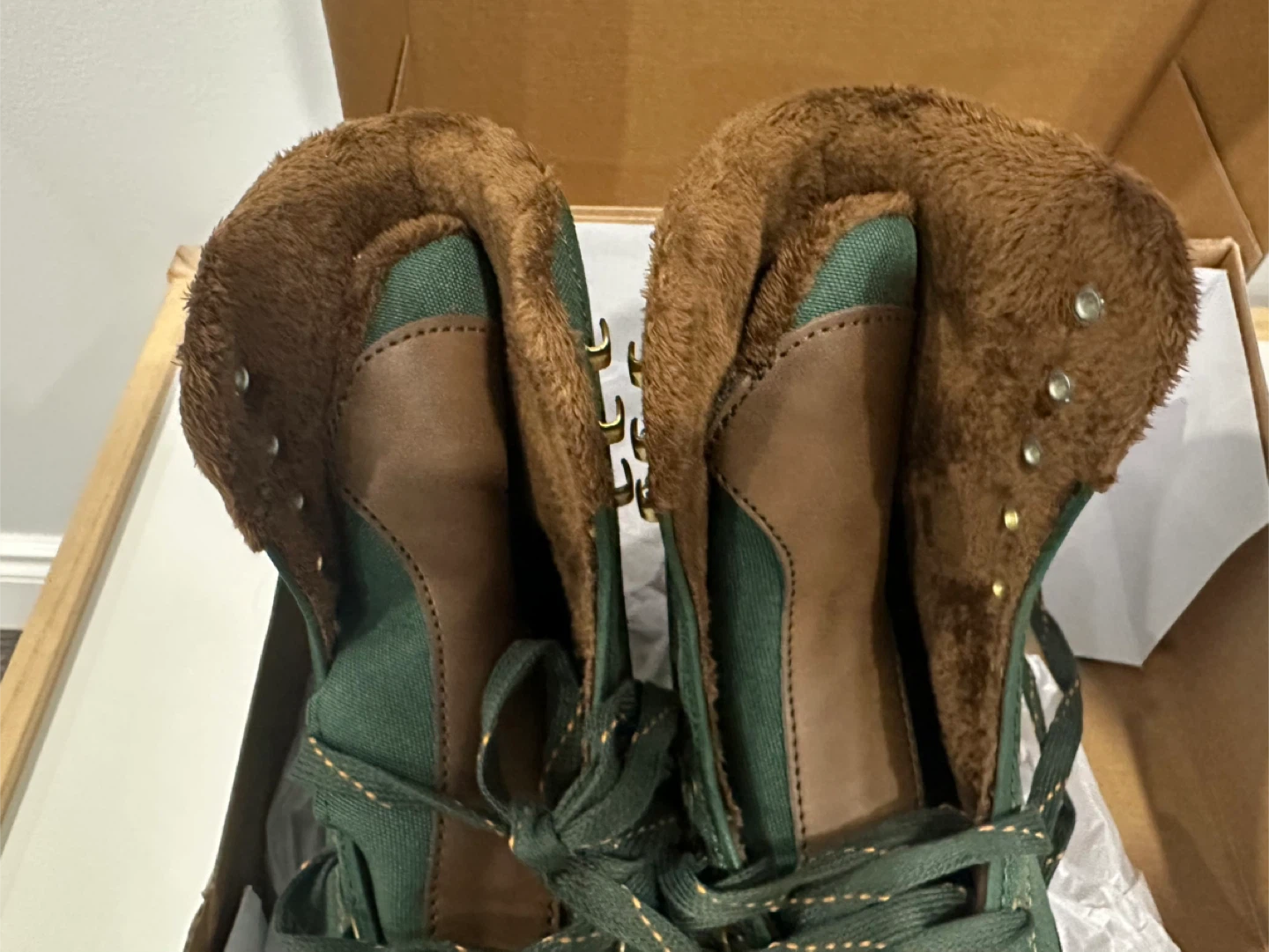 NEW Women's Figure Skates- Size 6 - photo 3