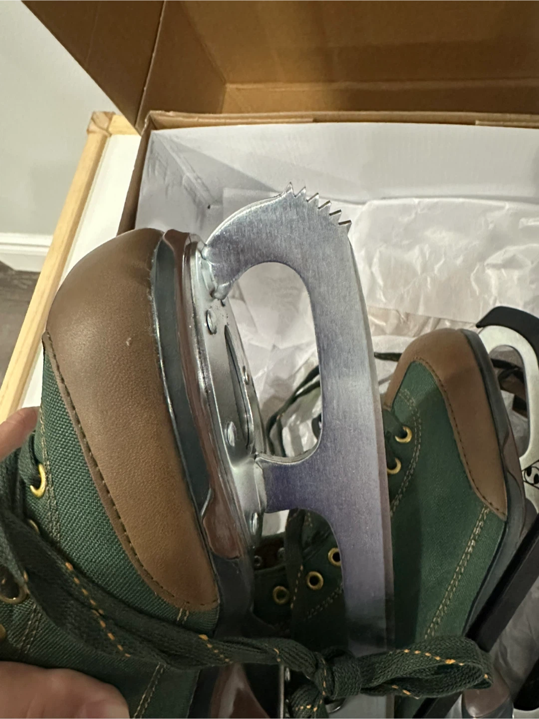 NEW Women's Figure Skates- Size 6 - photo 5
