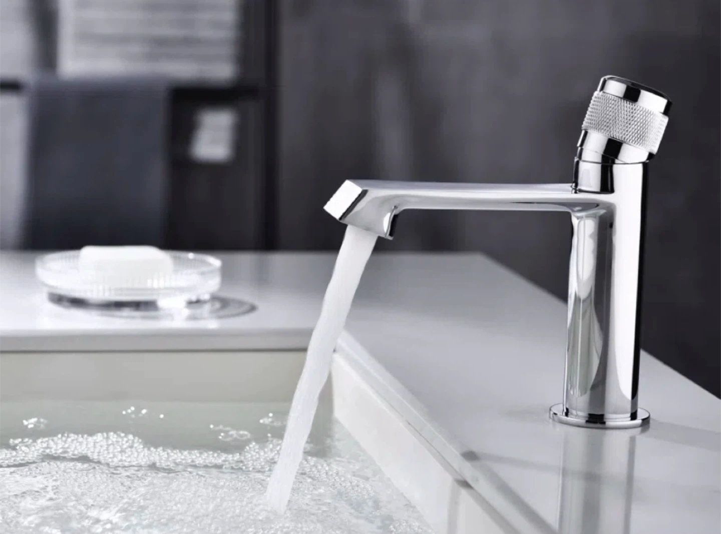 Chrome Bathroom Faucet with Drain Assembly