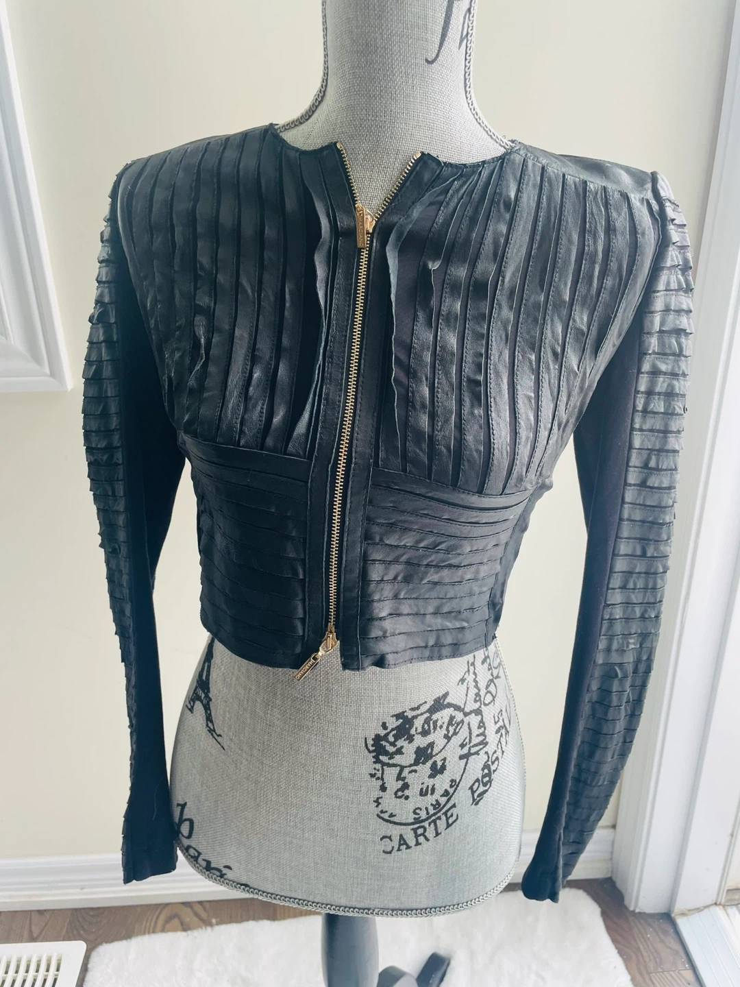 Black Pleated Marciano Cropped Jacket xs