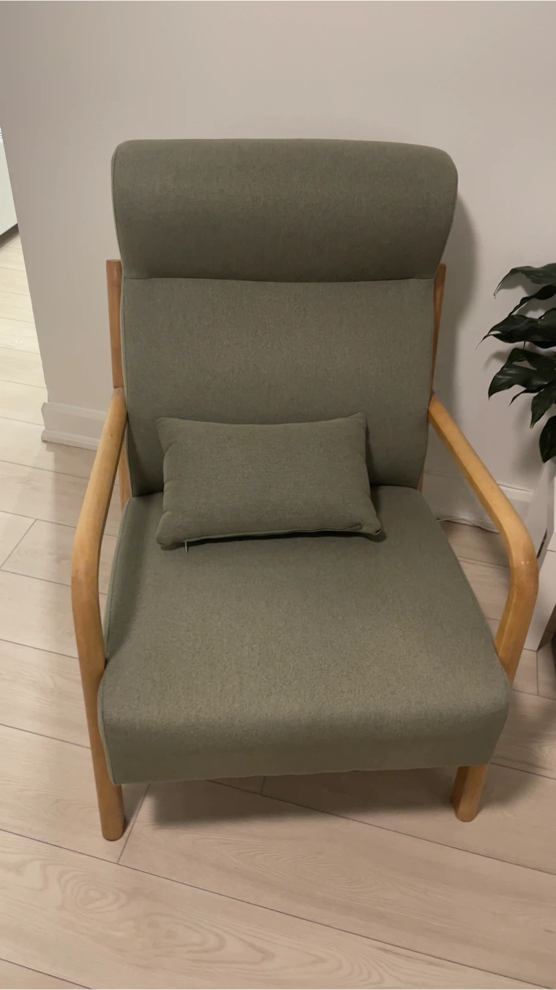 Excellent Quality Accent Chair with a Pillow - photo 5