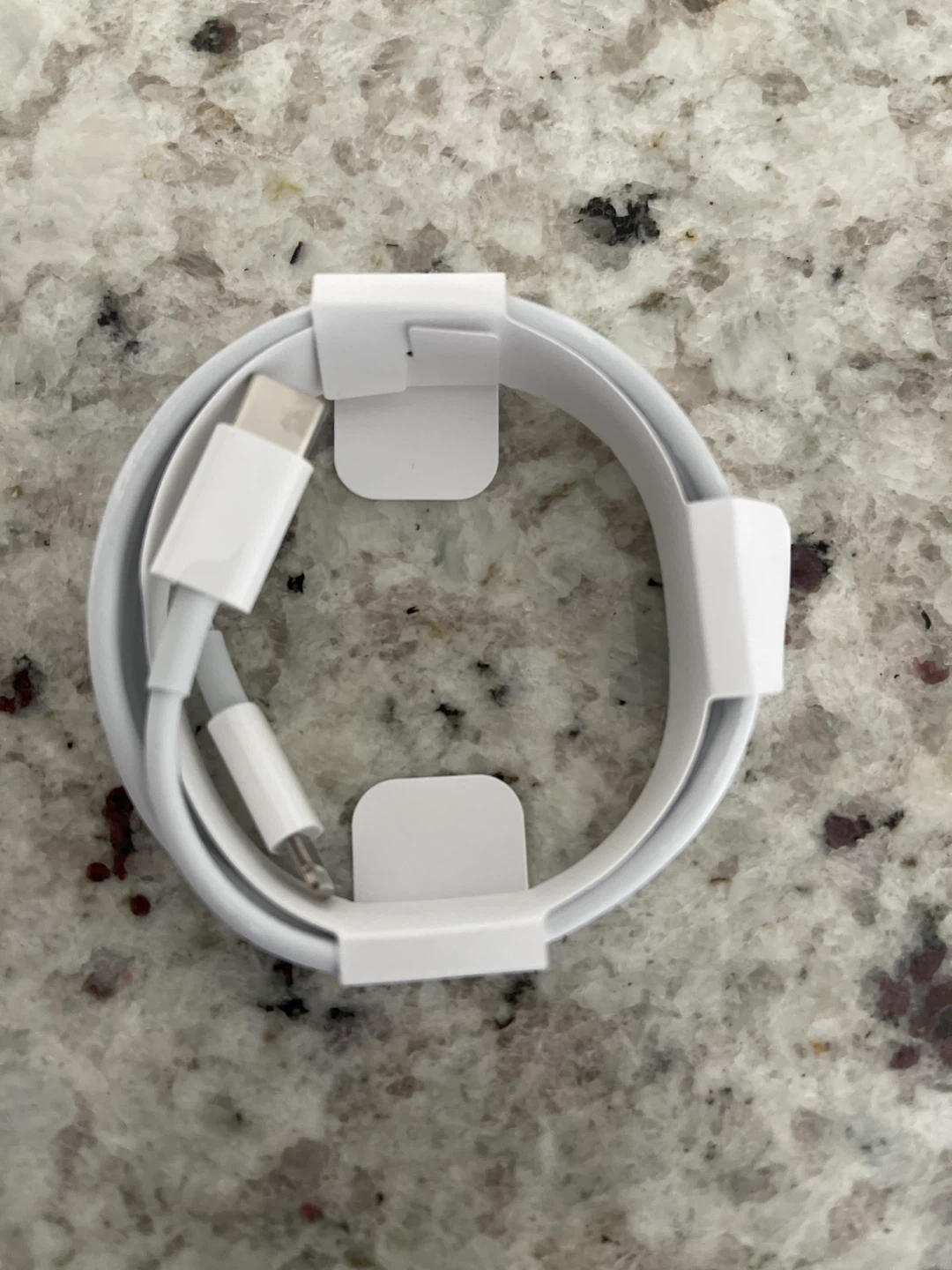 Apple USB-C to Lightning Cable (1m) - photo 3