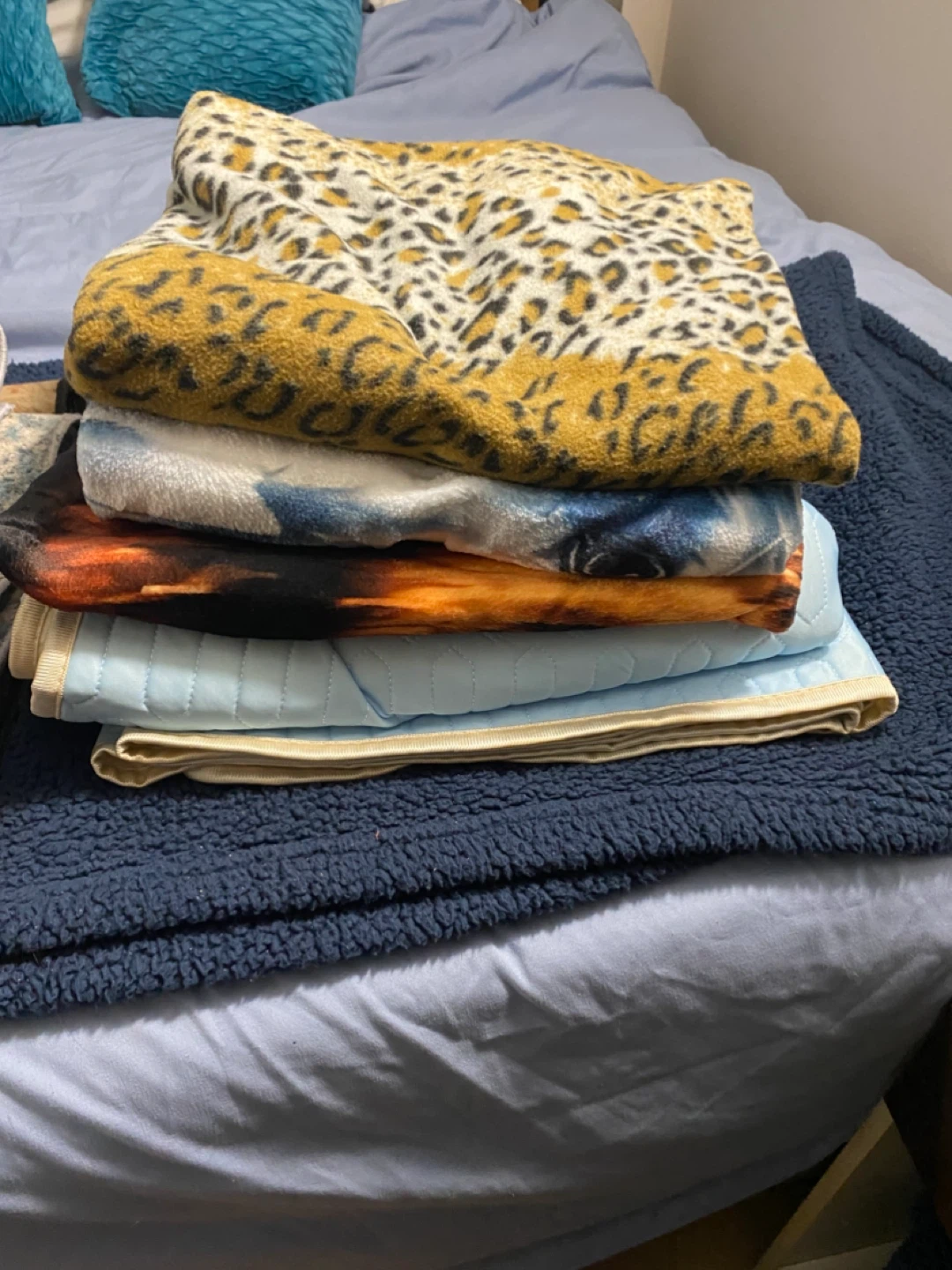 Bundle of 3 throw Blankets and a bed cooling blanket