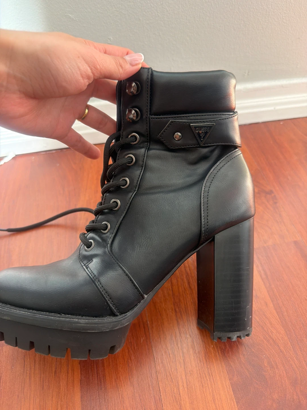 GUESS Black Faux Leather Lace-Up Chunky Heel Boots - Size 7.5M