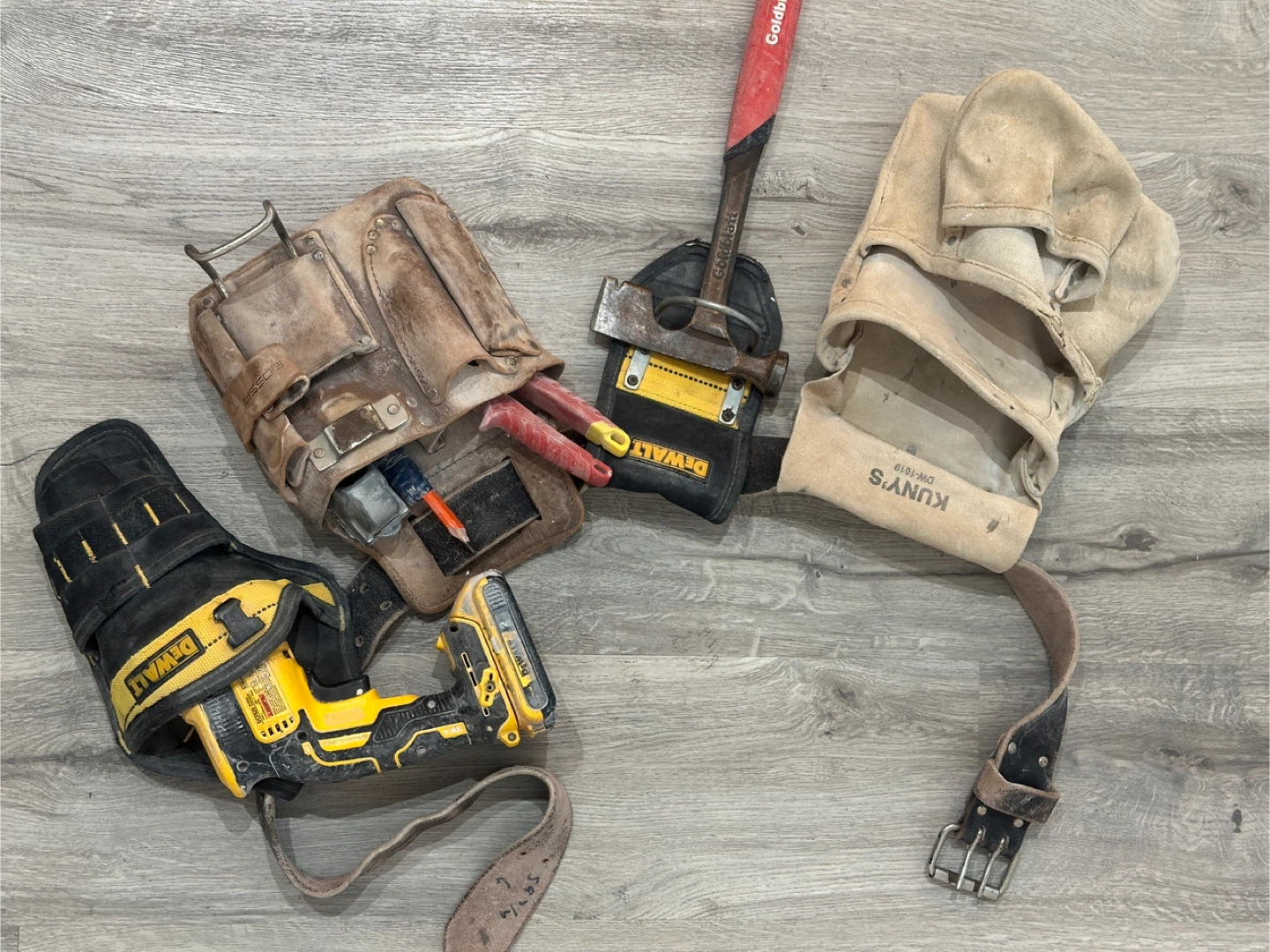 DeWalt Tool Belt and Pouch Set with Drill