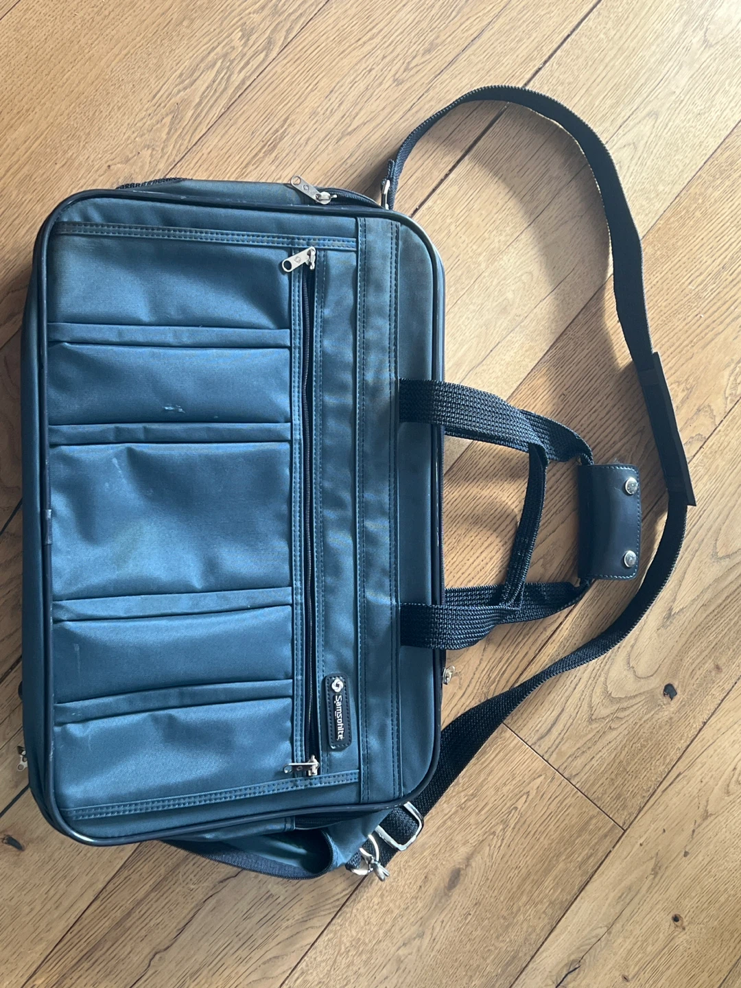 Samsonite 4-pocket suitcase