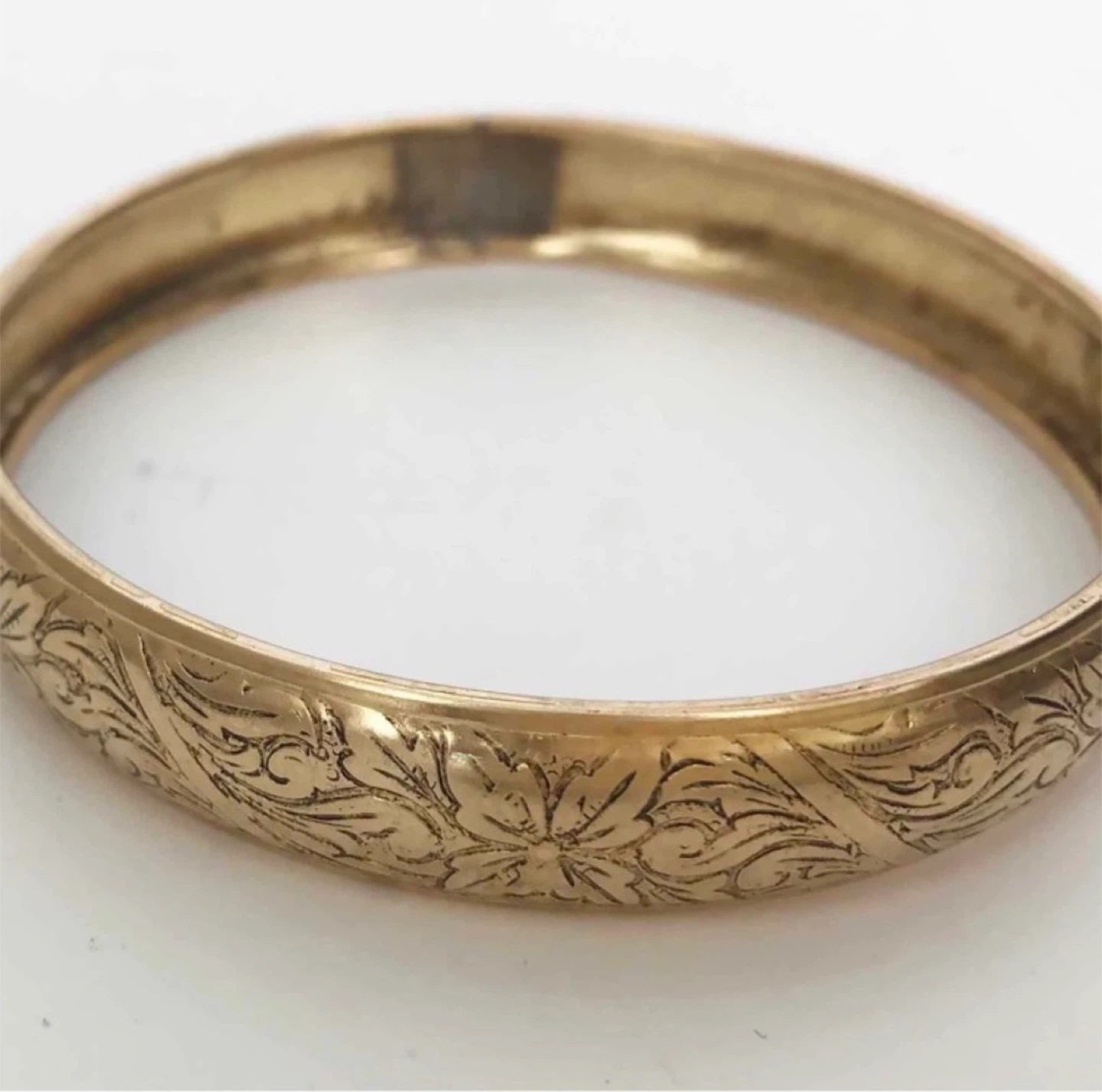 Set of 3 Vintage Bracelets - Etched Gold Tone, Wood & Black - photo 5