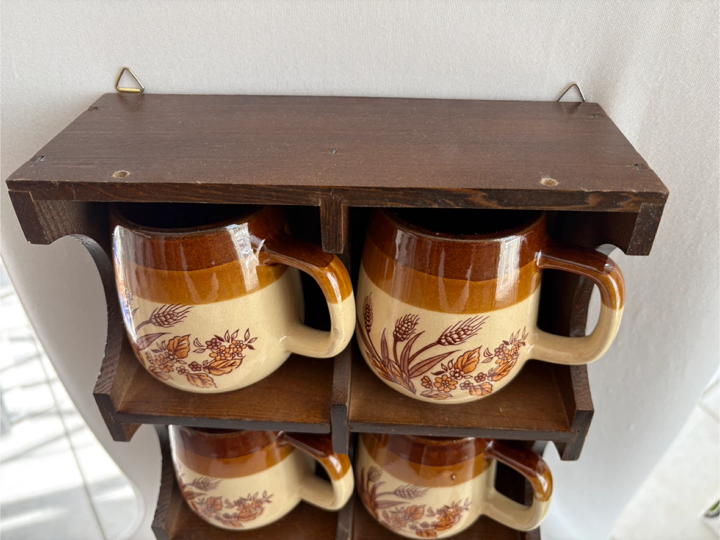 Vintage Ceramic Mugs with Wooden Shelf - photo 4