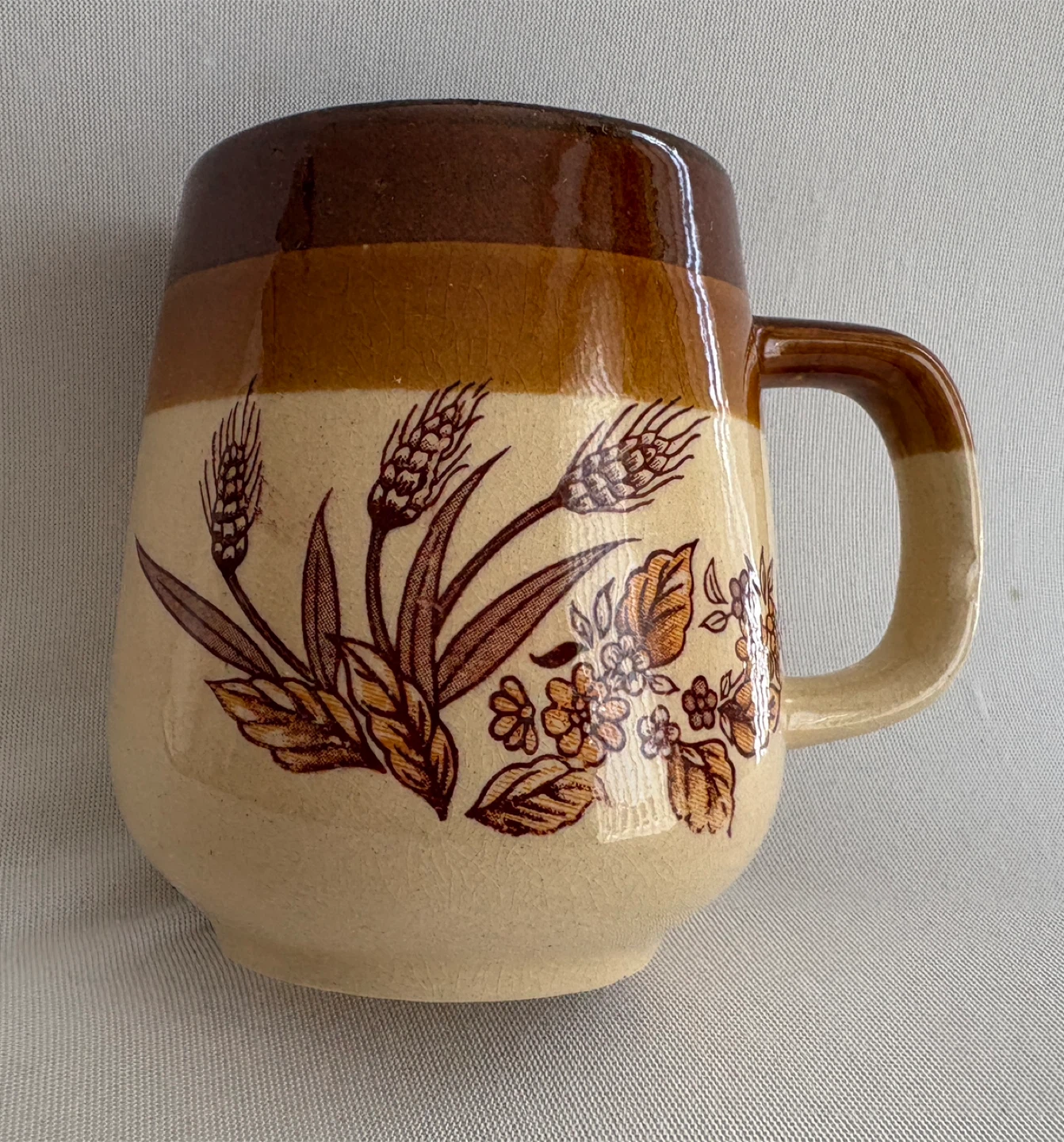 Vintage Ceramic Mugs with Wooden Shelf - photo 5
