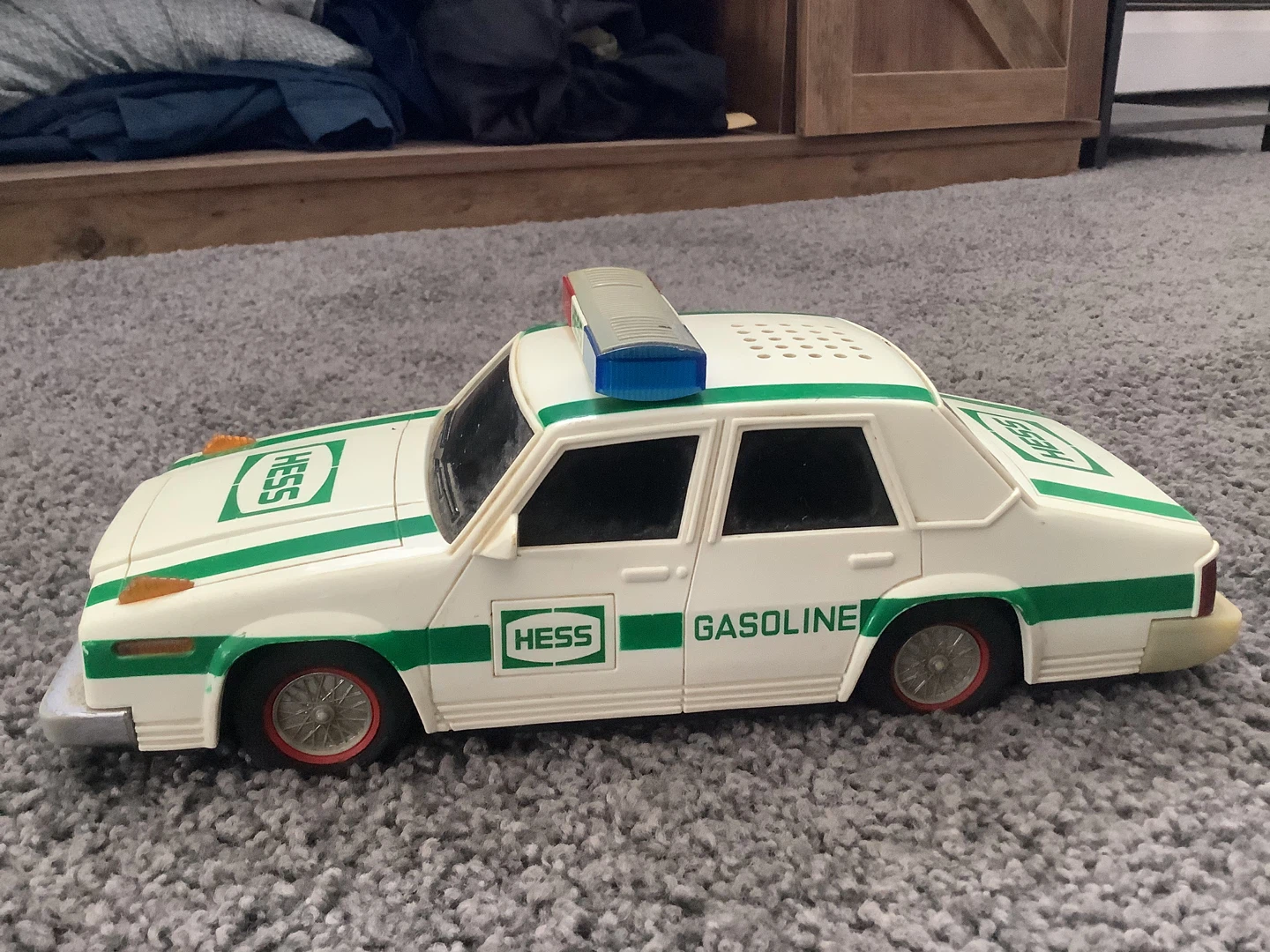 3 Vintage Hess Trucks - photo 3