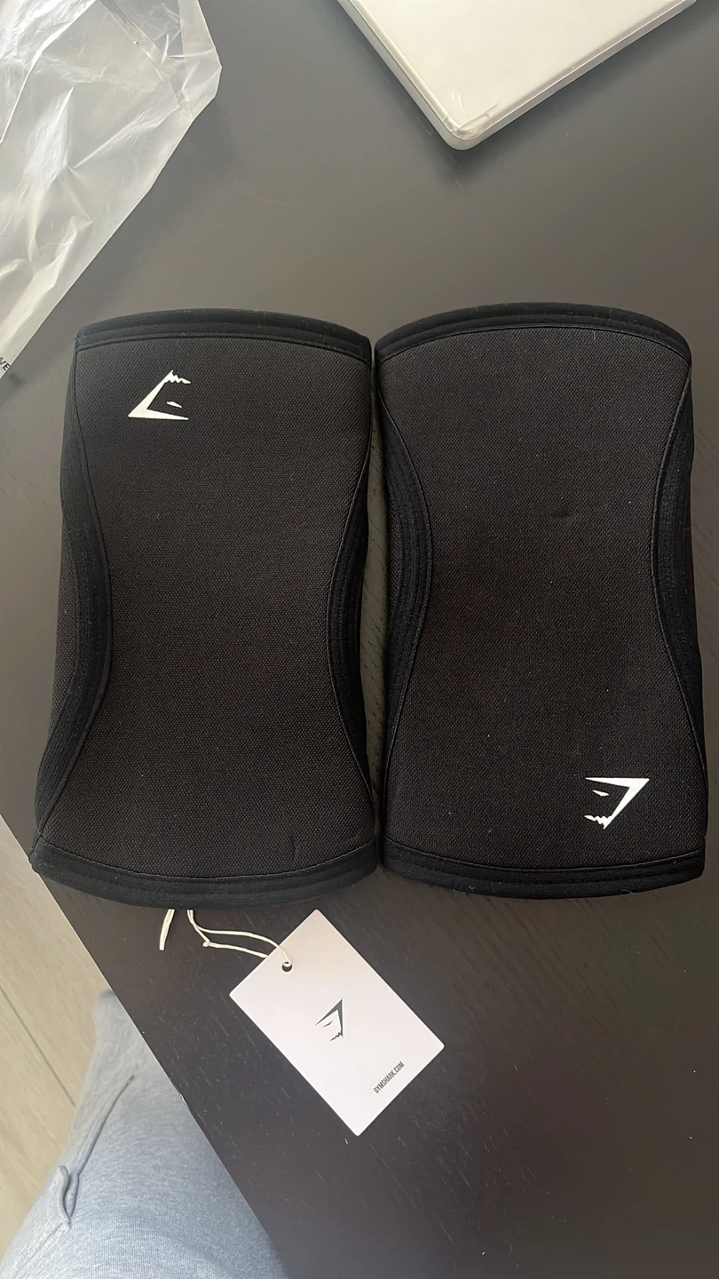 Gymshark Black Knee Sleeves