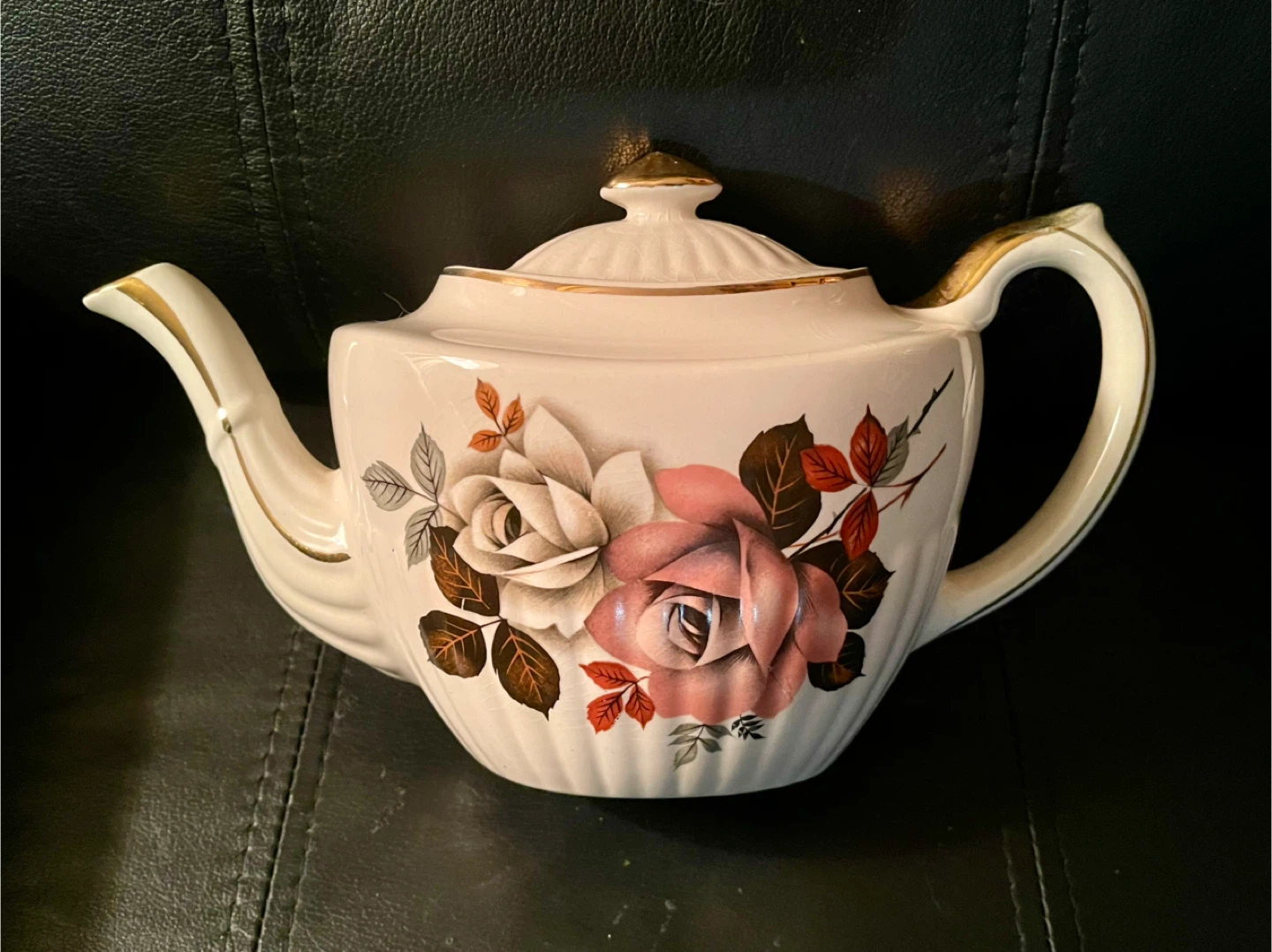 Vintage Gibsons Brixton England Roses Teapot