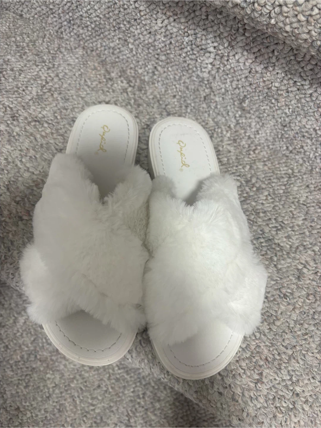 White Fuzzy Slippers size 8 - photo 2