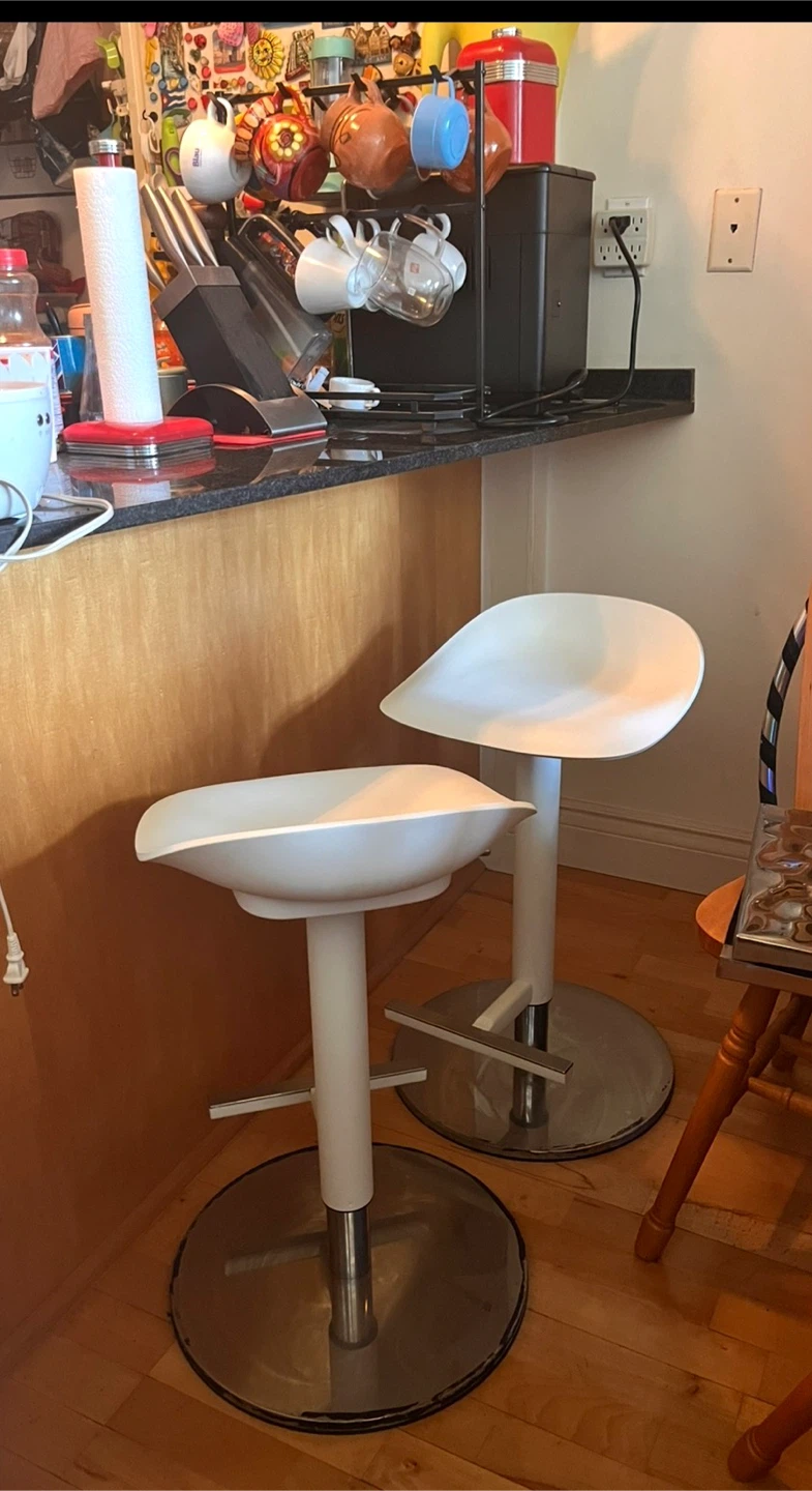 1  Bar Stool