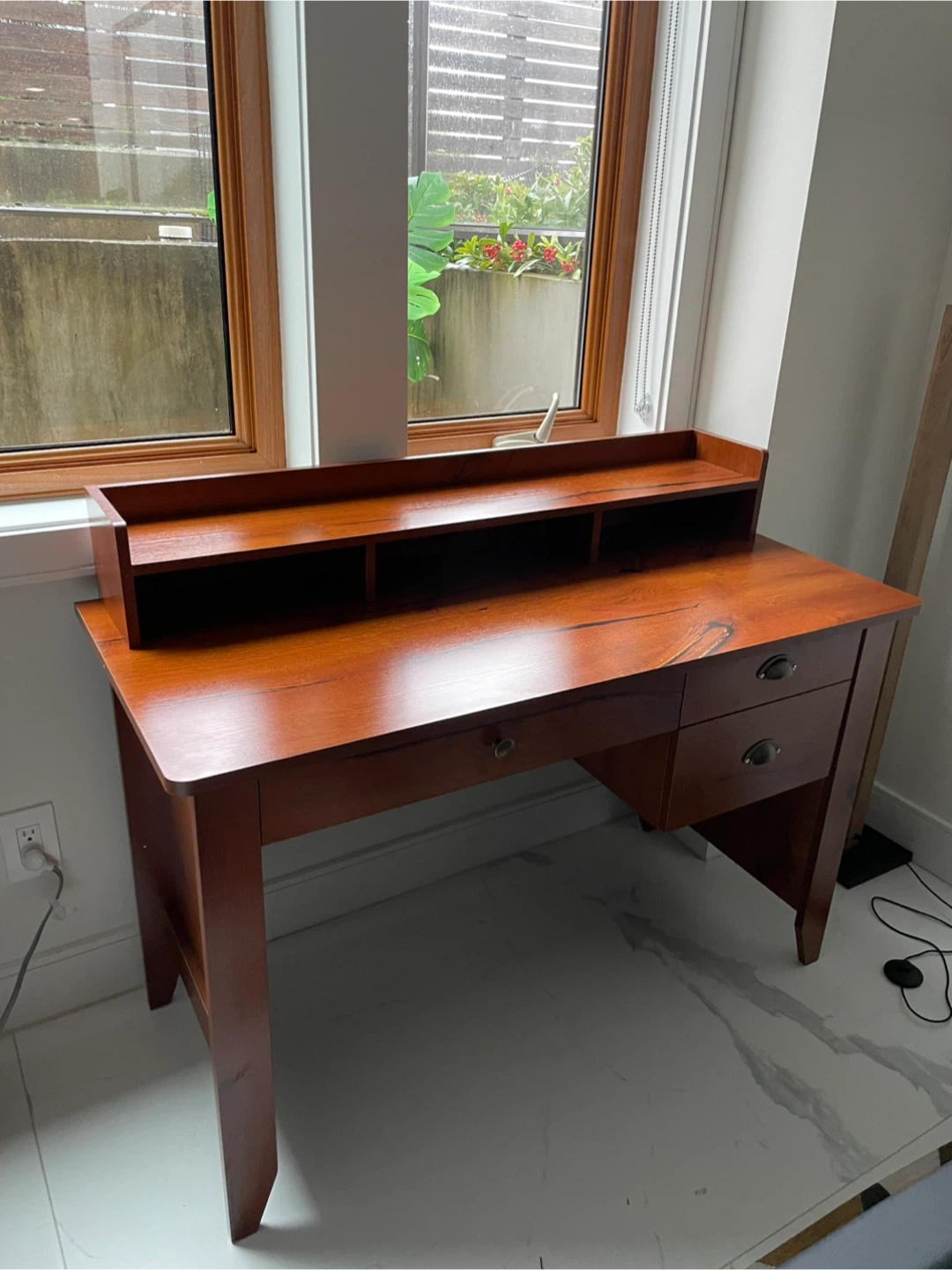 Stylish Wooden Look Writing Desk in Pristine Condition - photo 2