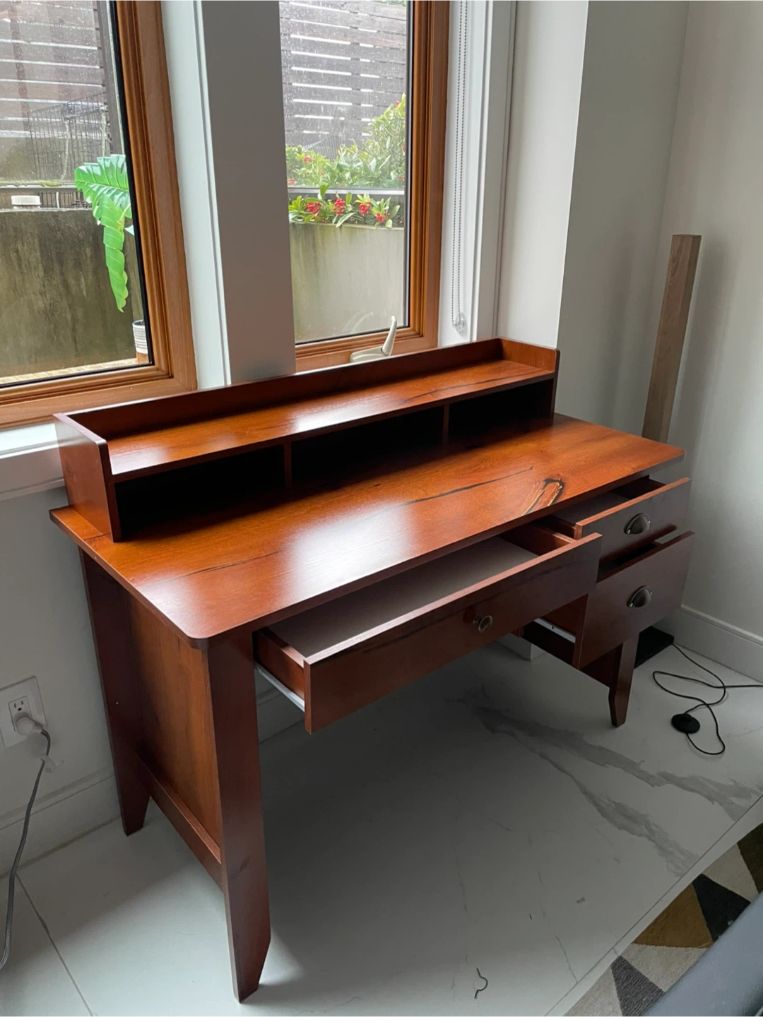 Stylish Wooden Look Writing Desk in Pristine Condition - photo 5