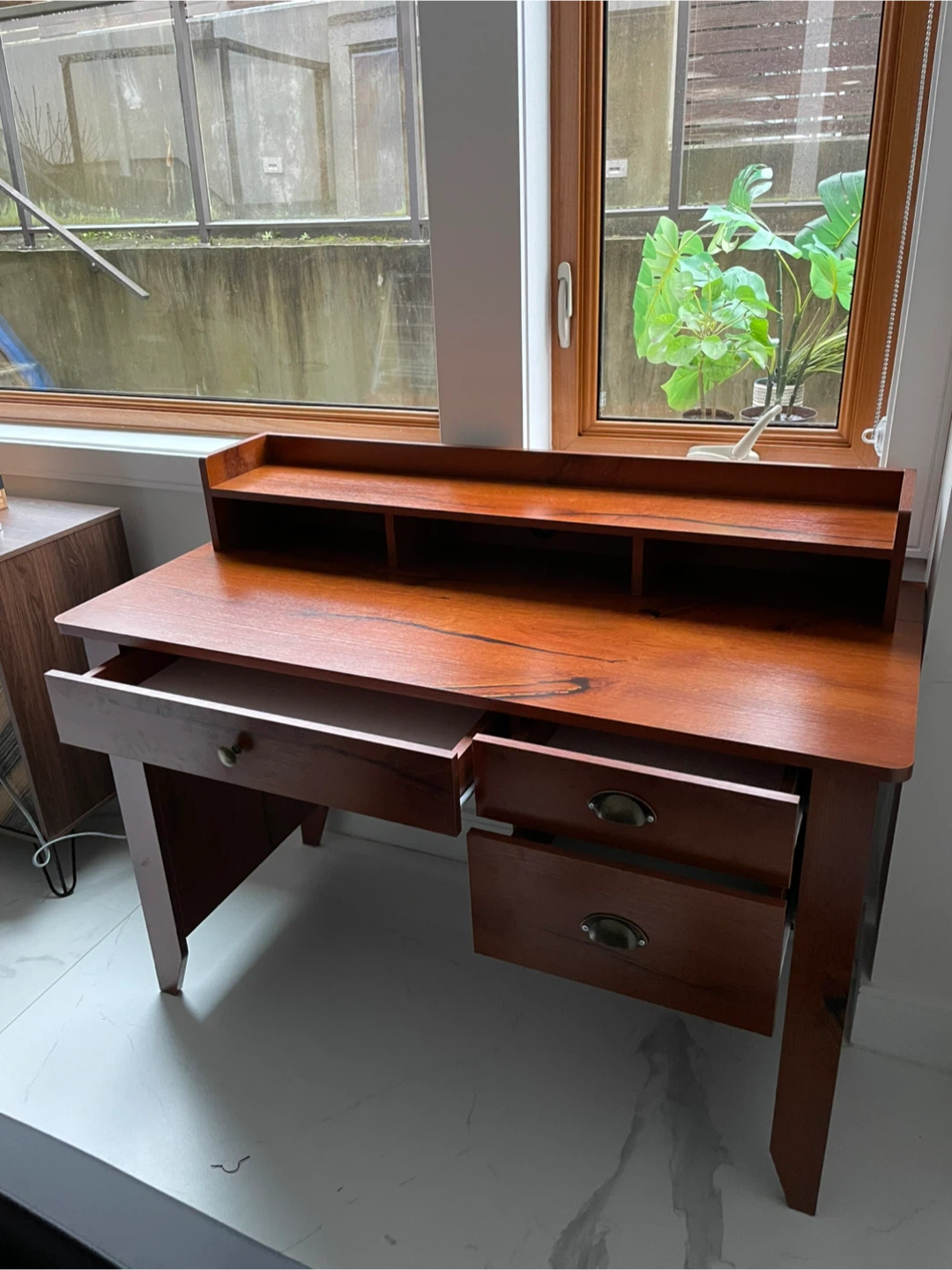 Stylish Wooden Look Writing Desk in Pristine Condition - photo 4