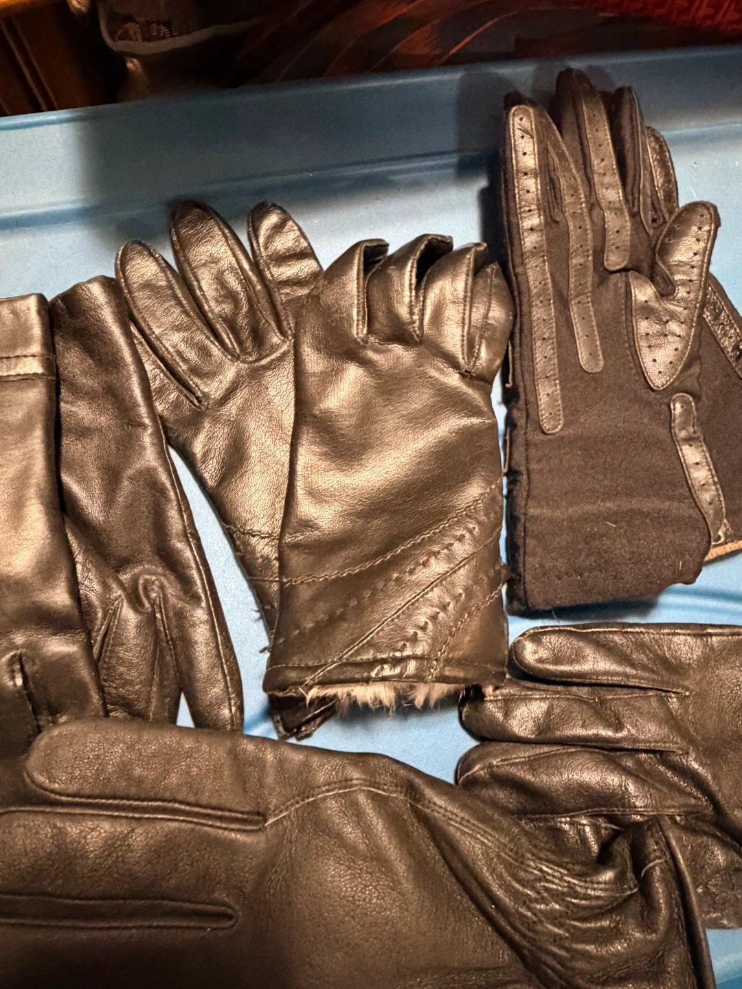 Lot of Black Leather Gloves - photo 2