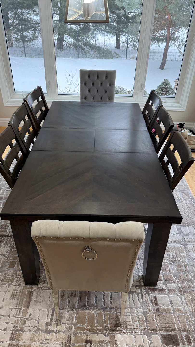 Dining Room Table, Chairs & Rug