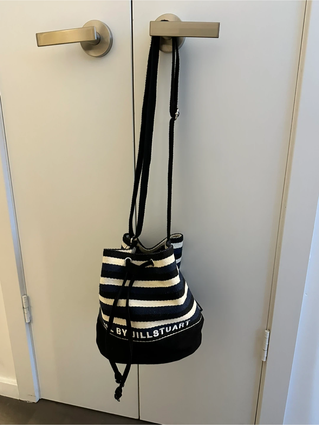 🇰🇷Jill by Jill Stuart  Bucket Bag