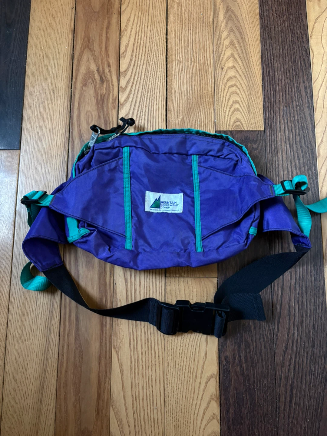 Vintage Mountain Equipment Co-op MEC fanny pack crossbody bag