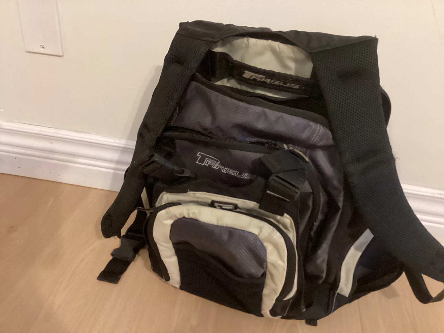 Targus Backpack Black Grey - photo 2