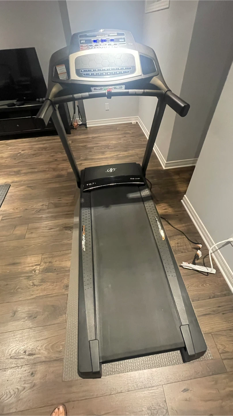 NordicTrack T6.7i Tredmill - Like New - photo 3