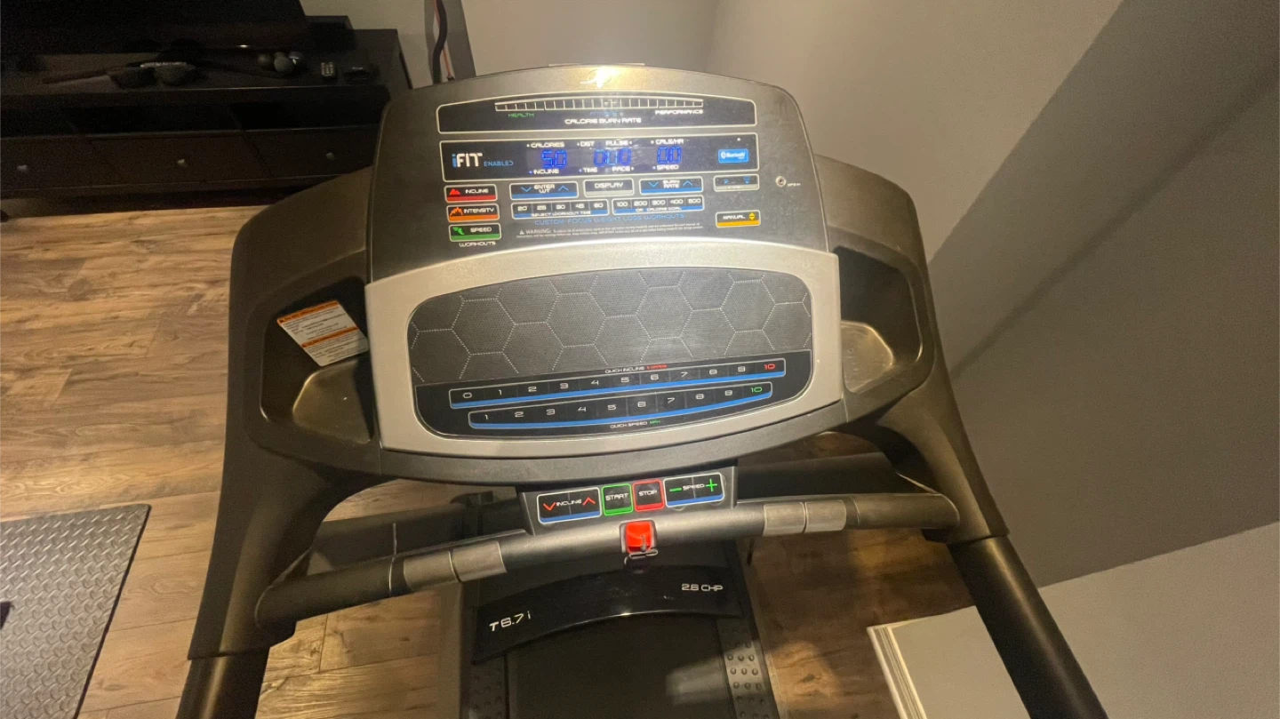 NordicTrack T6.7i Tredmill - Like New - photo 4