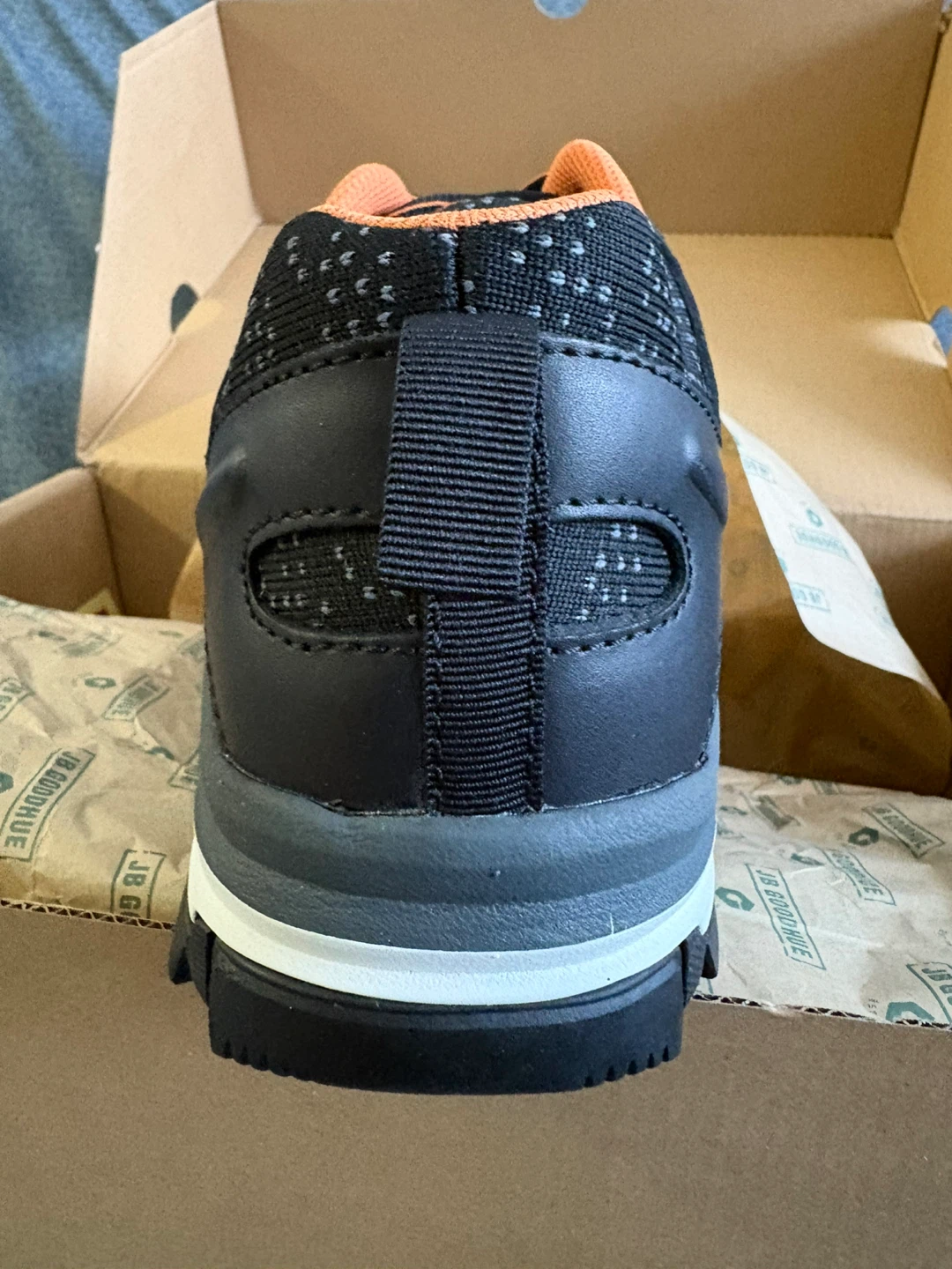NEW SAFETY SHOES- 10.5 - photo 4