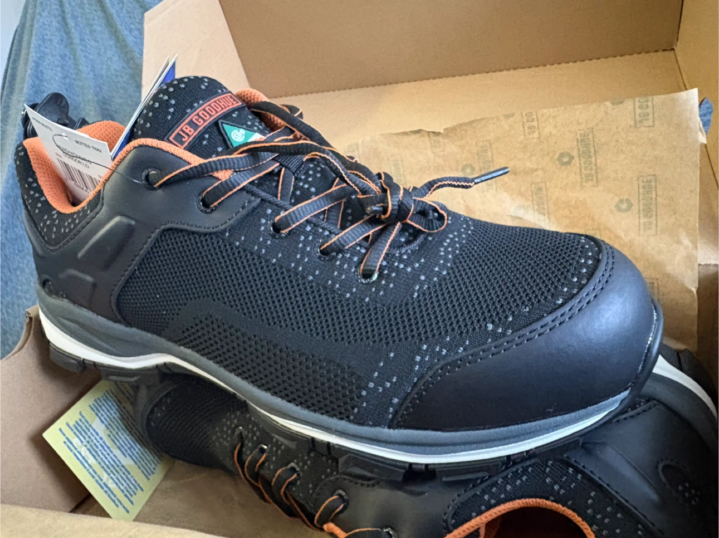 NEW SAFETY SHOES- 10.5 - photo 2