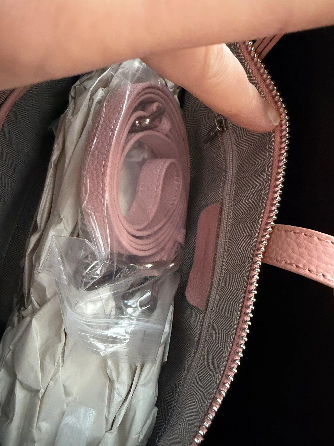 Pink Pebble leather bag with Shoulder Strap - photo 4
