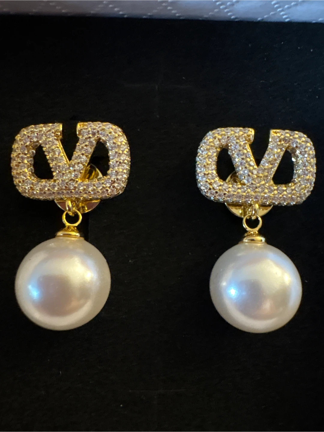 NEW V  Pearl Drop Earrings - photo 2