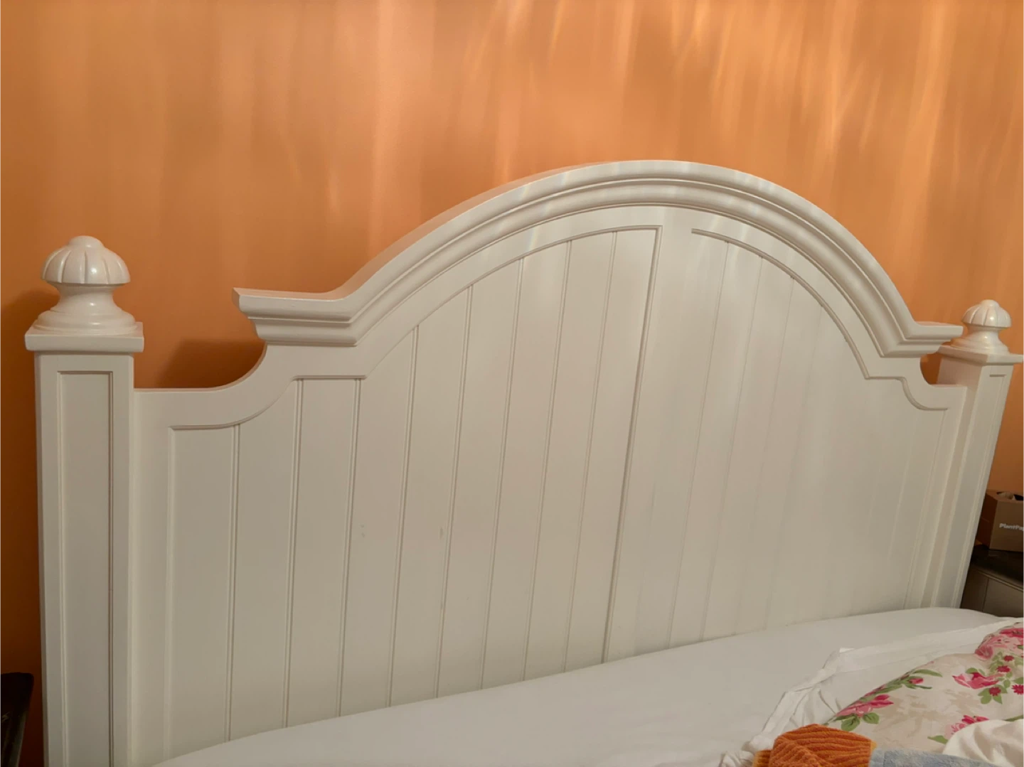 KING Size White Wooden Headboard + metal base