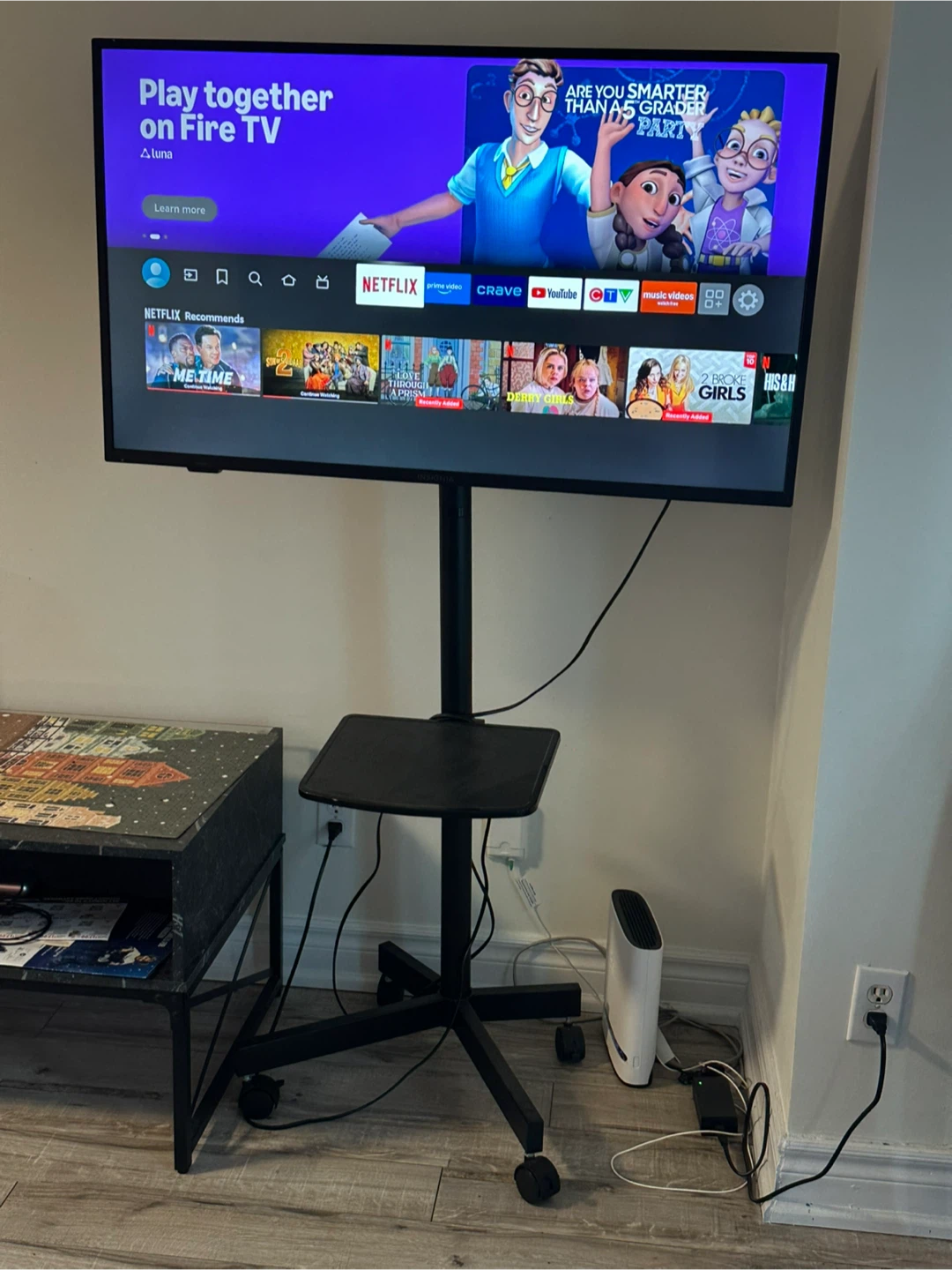43” Insignia Fire TV – 4K Ultra HD (Stand Included) - photo 2