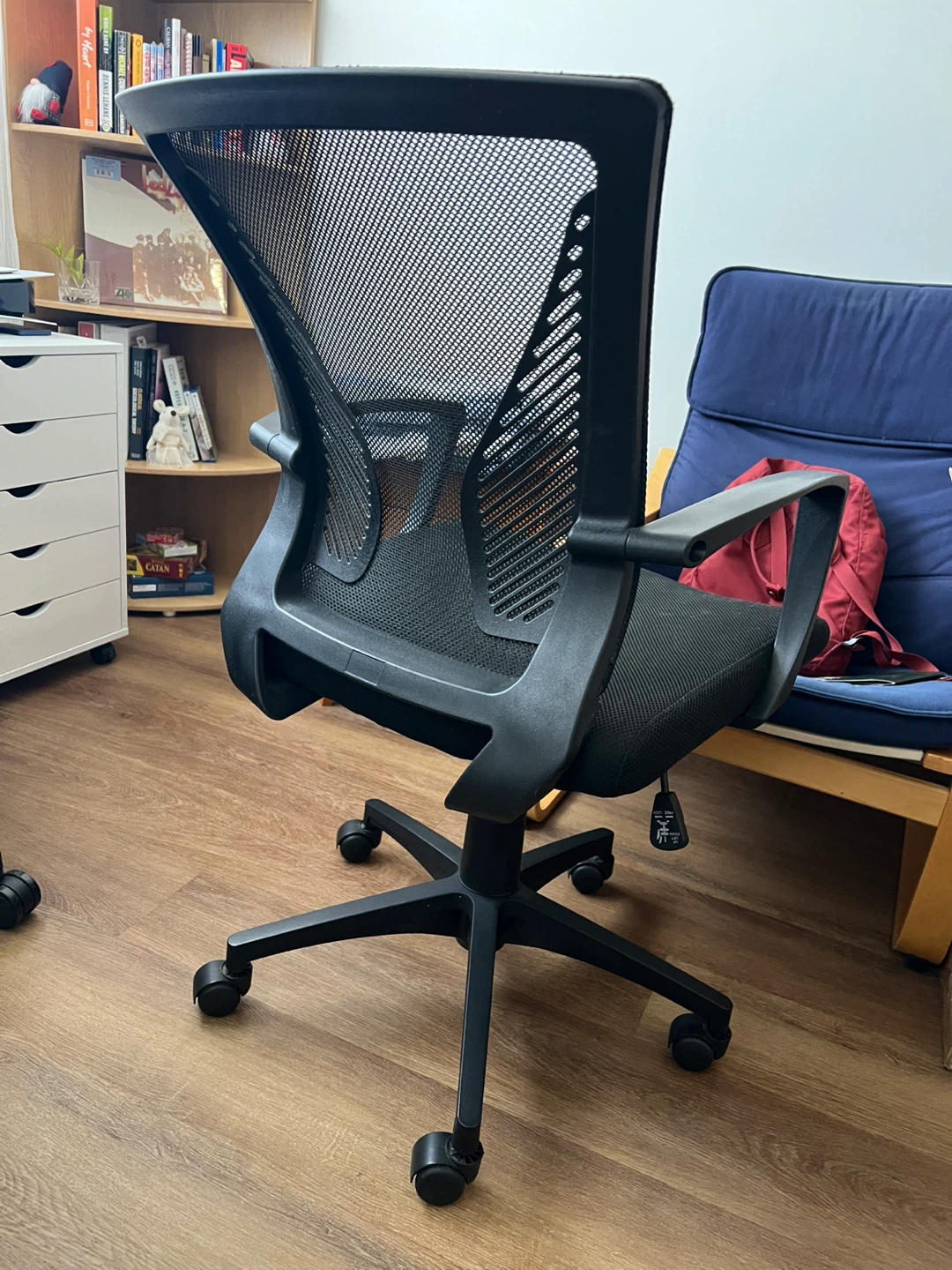 Black Mesh Office Chair - photo 2